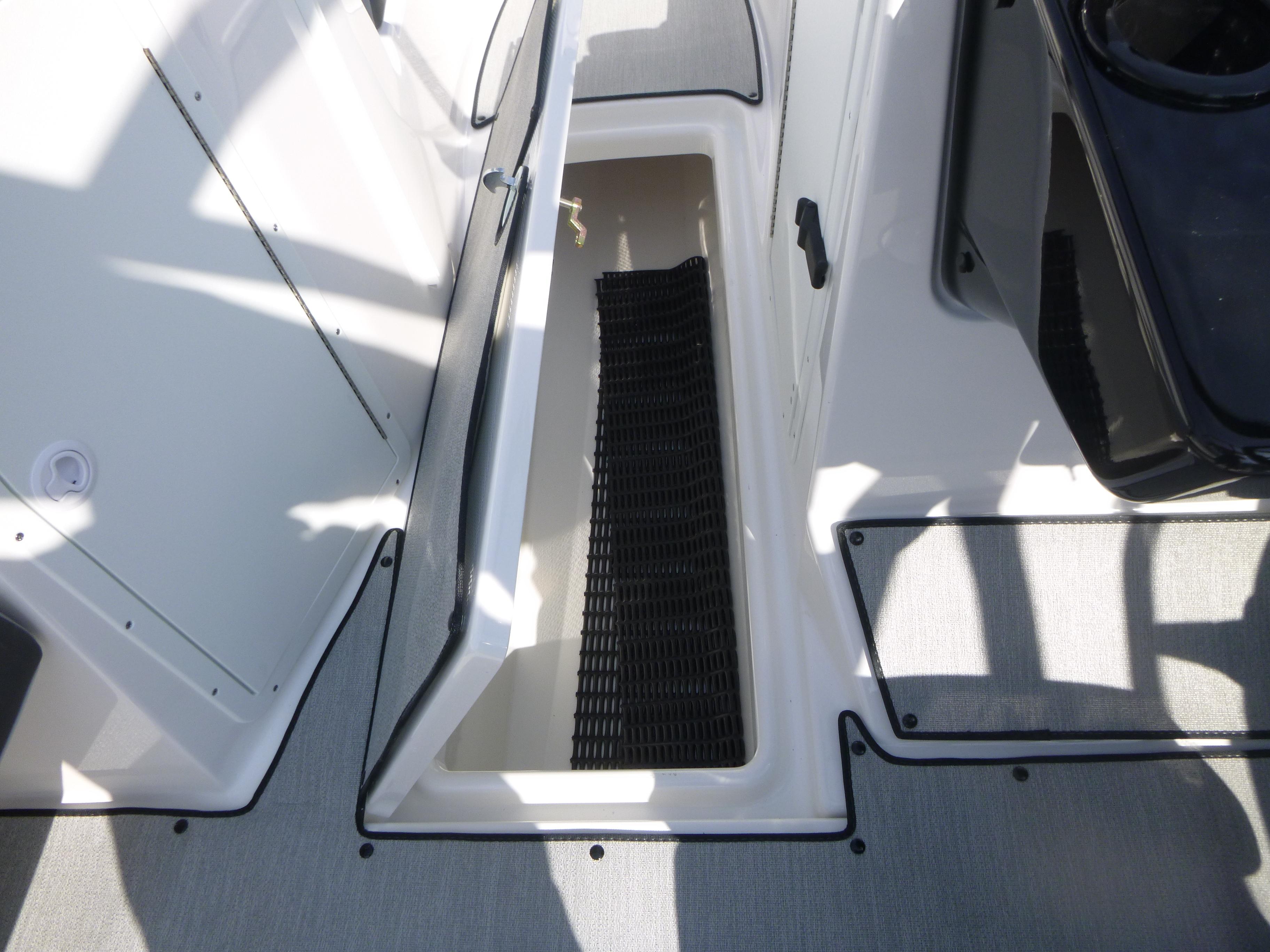 2025 Yamaha Boats AR220 Gallery