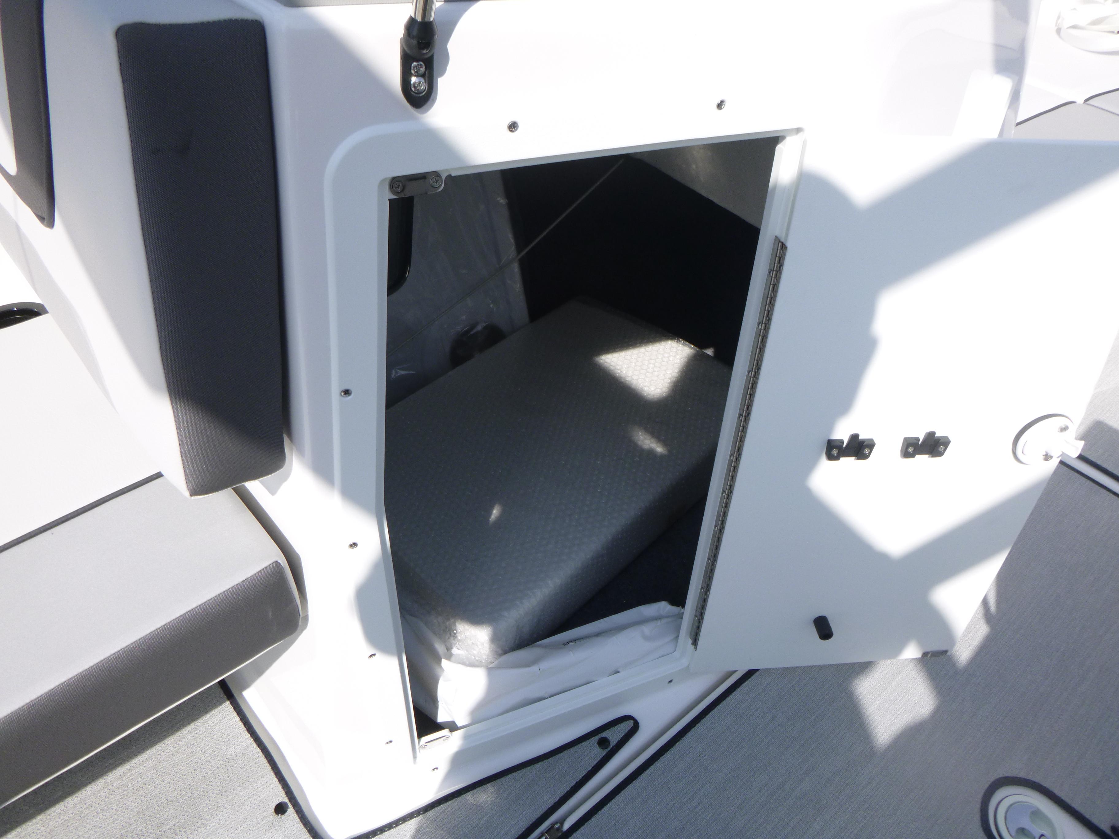 2025 Yamaha Boats AR220 Gallery