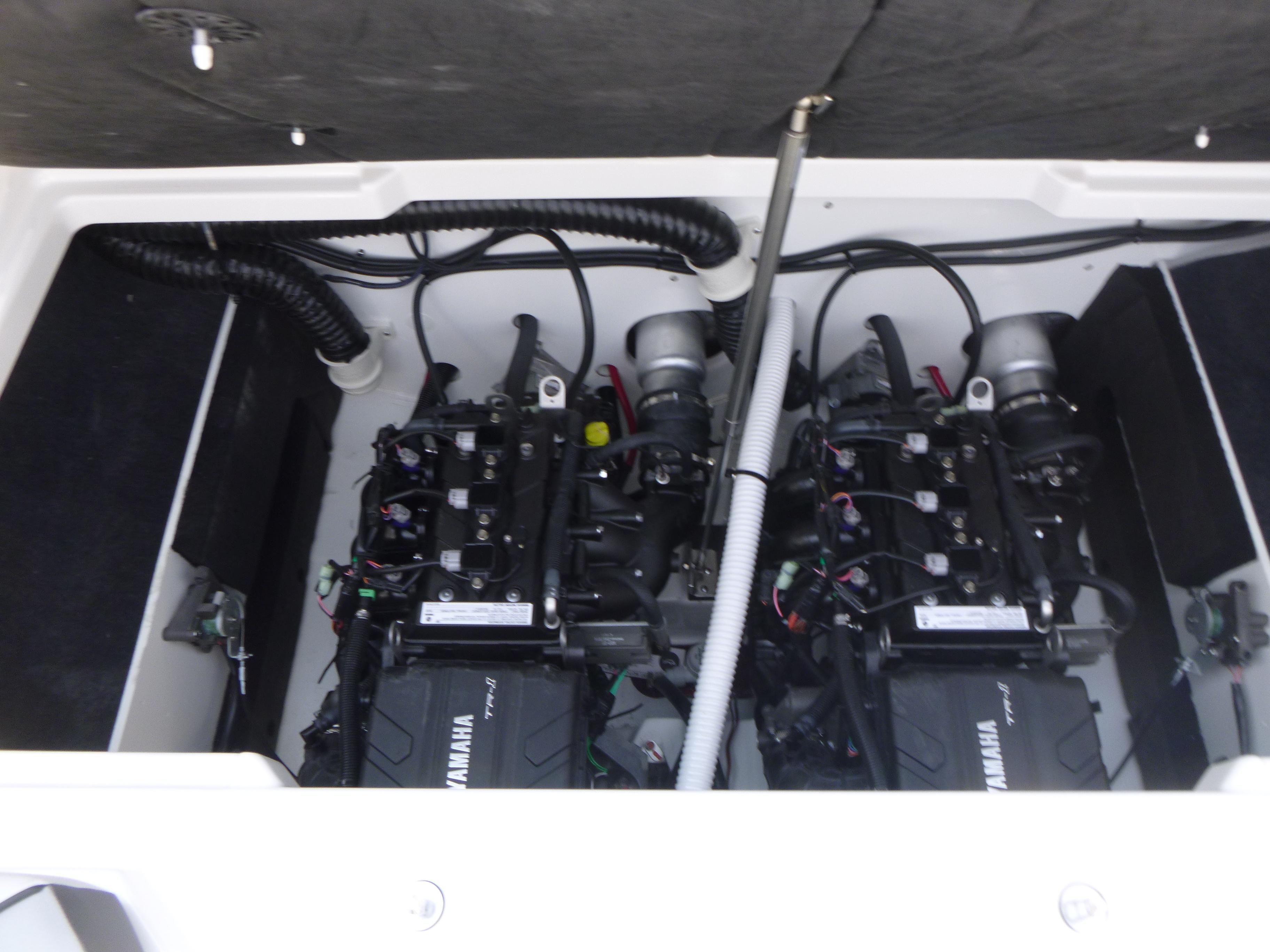 2025 Yamaha Boats AR220 Gallery