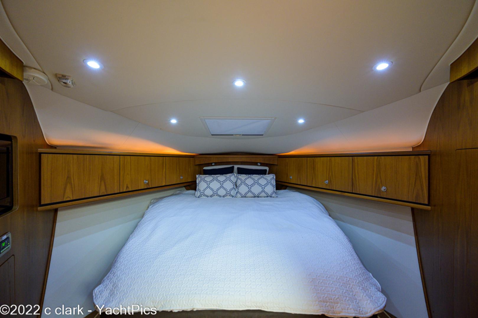 Tiara 39 - Forward Master Stateroom