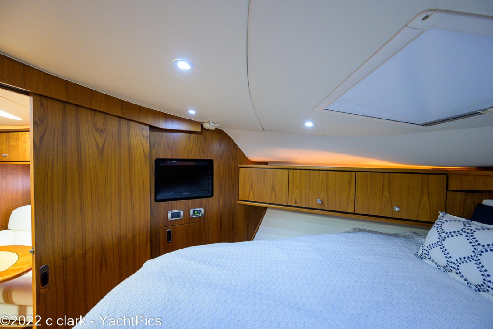 Tiara 39 - Forward Master Stateroom