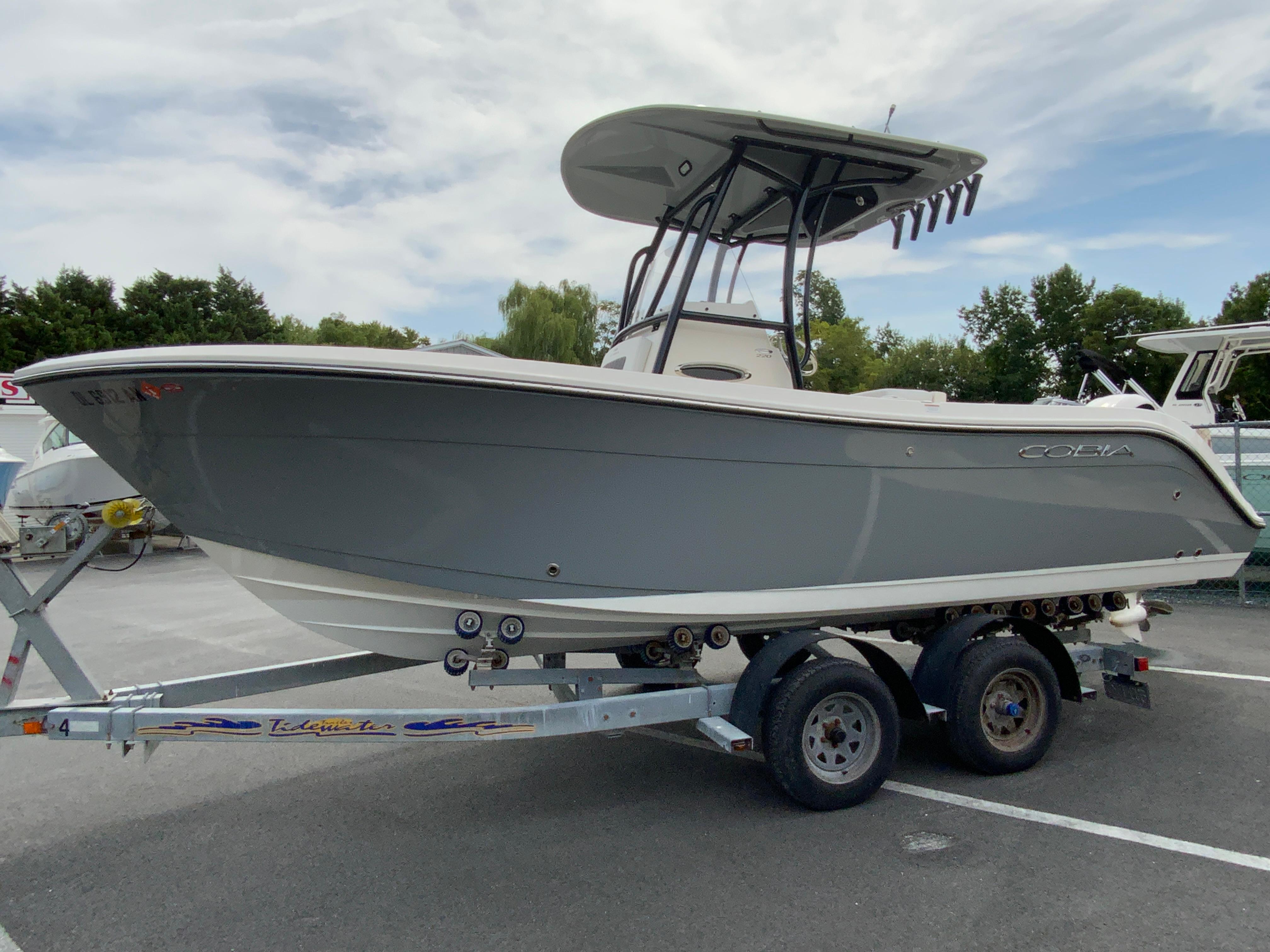 2022 Cobia 220 Center Console-5