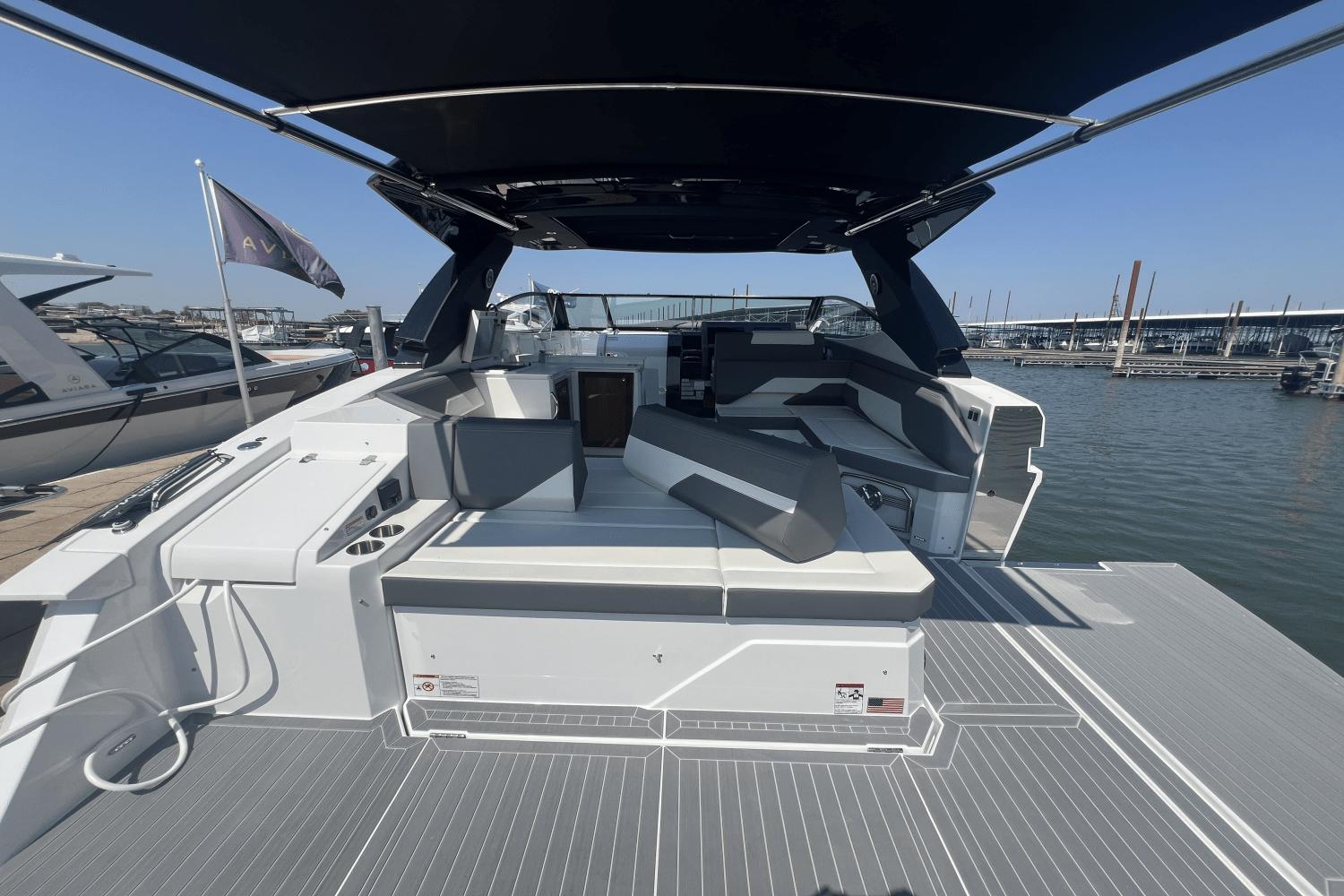 2025-cruisers-yachts-38gls--power-9309015-967419570-0-230820241011-14