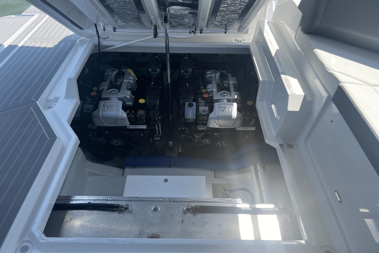2025-cruisers-yachts-38gls--power-9309015-967419796-0-230820241015-3