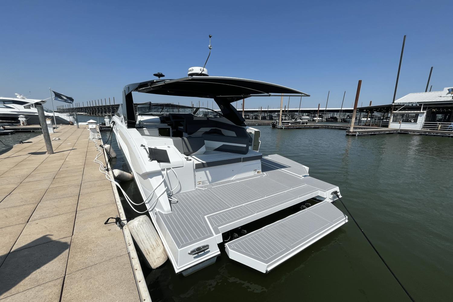 2025-cruisers-yachts-38gls--power-9309015-967424610-0-230820241140-4
