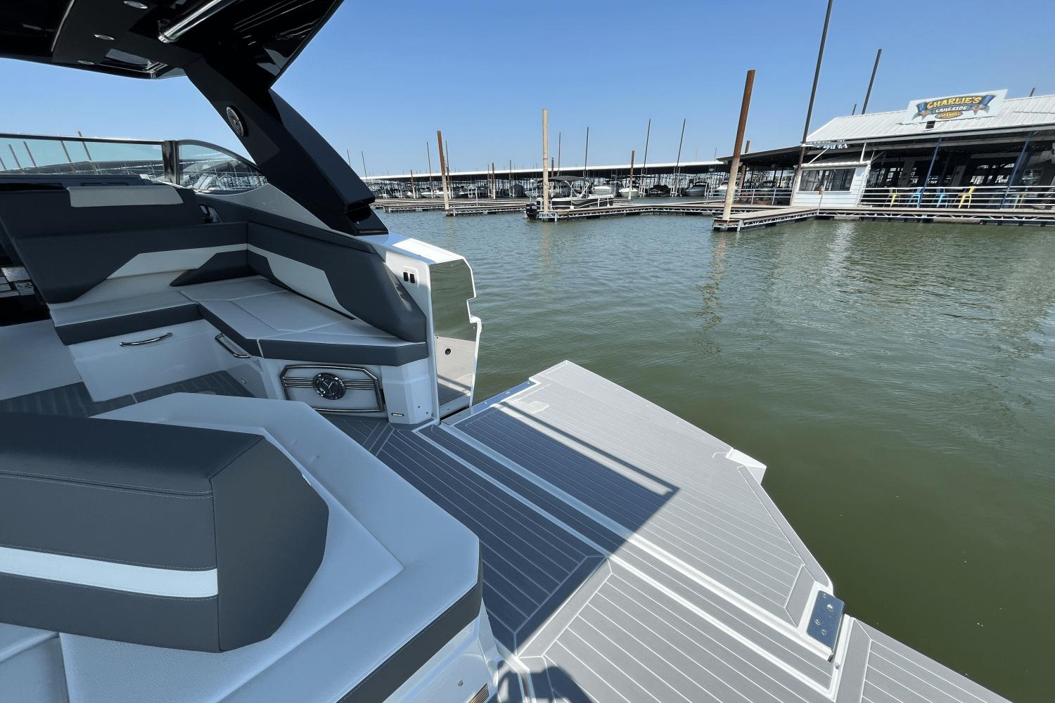2025-cruisers-yachts-38gls--power-9309015-967424621-0-230820241140-8