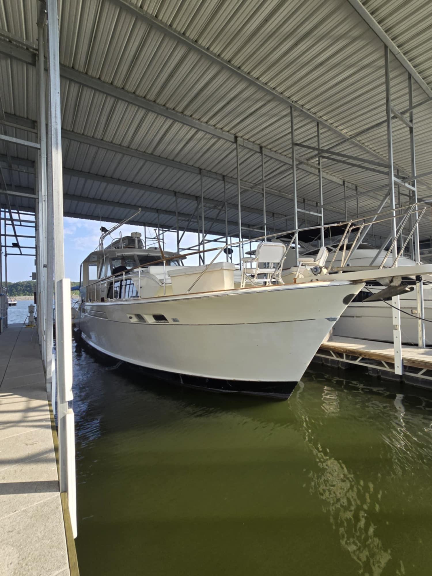 47' Chris-Craft, Listing Number 100917037, Image No. 2