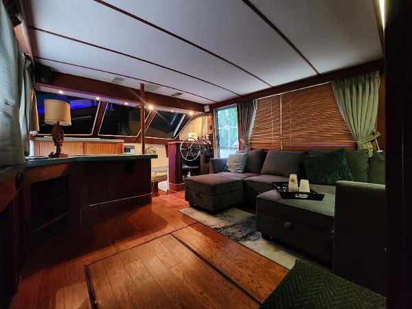 44' Tollycraft, Listing Number 100913141, - Photo No. 4