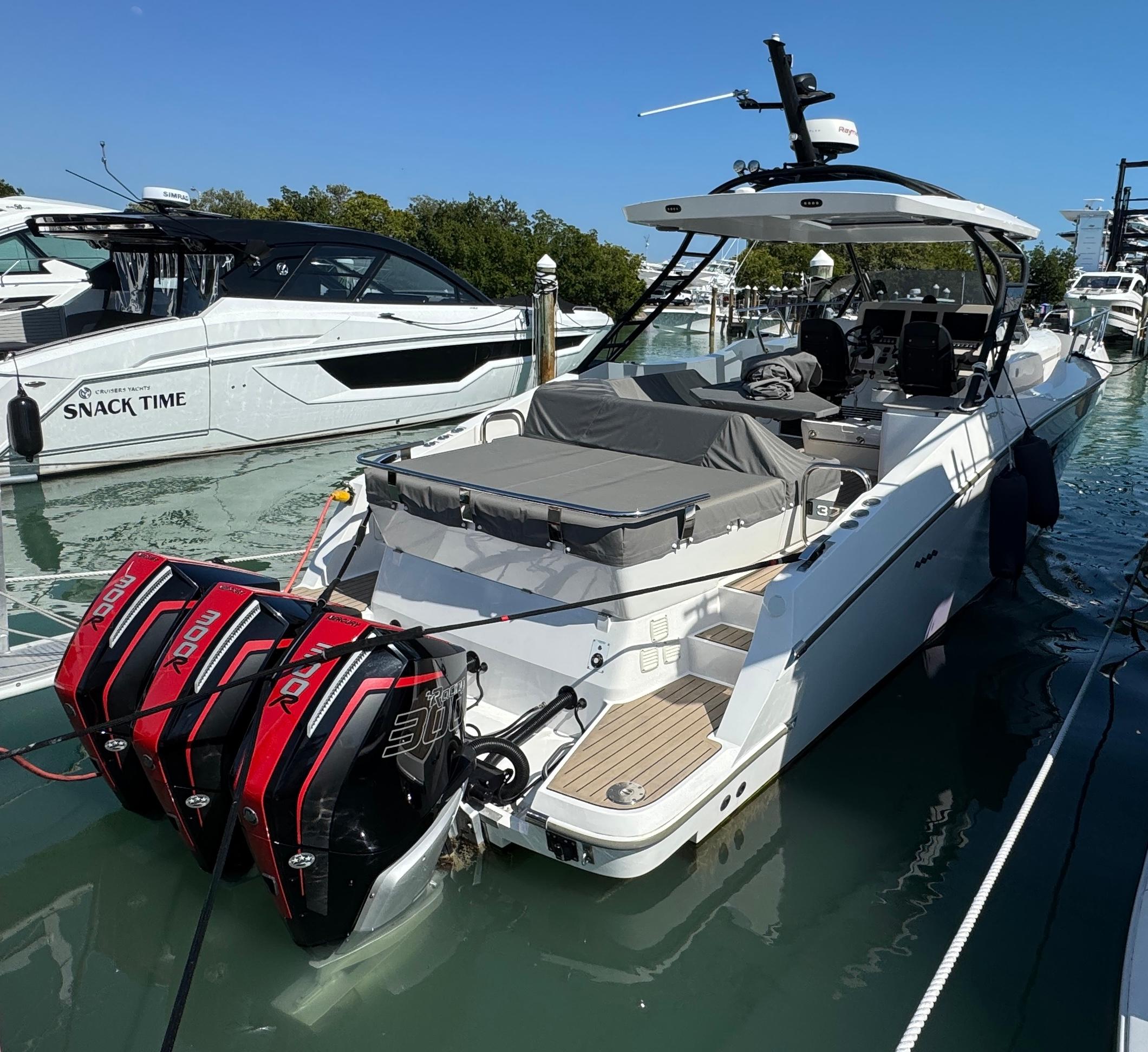 Gulf Craft-Oryx 379 2023 -FL-US-9709003 | Thumbnail