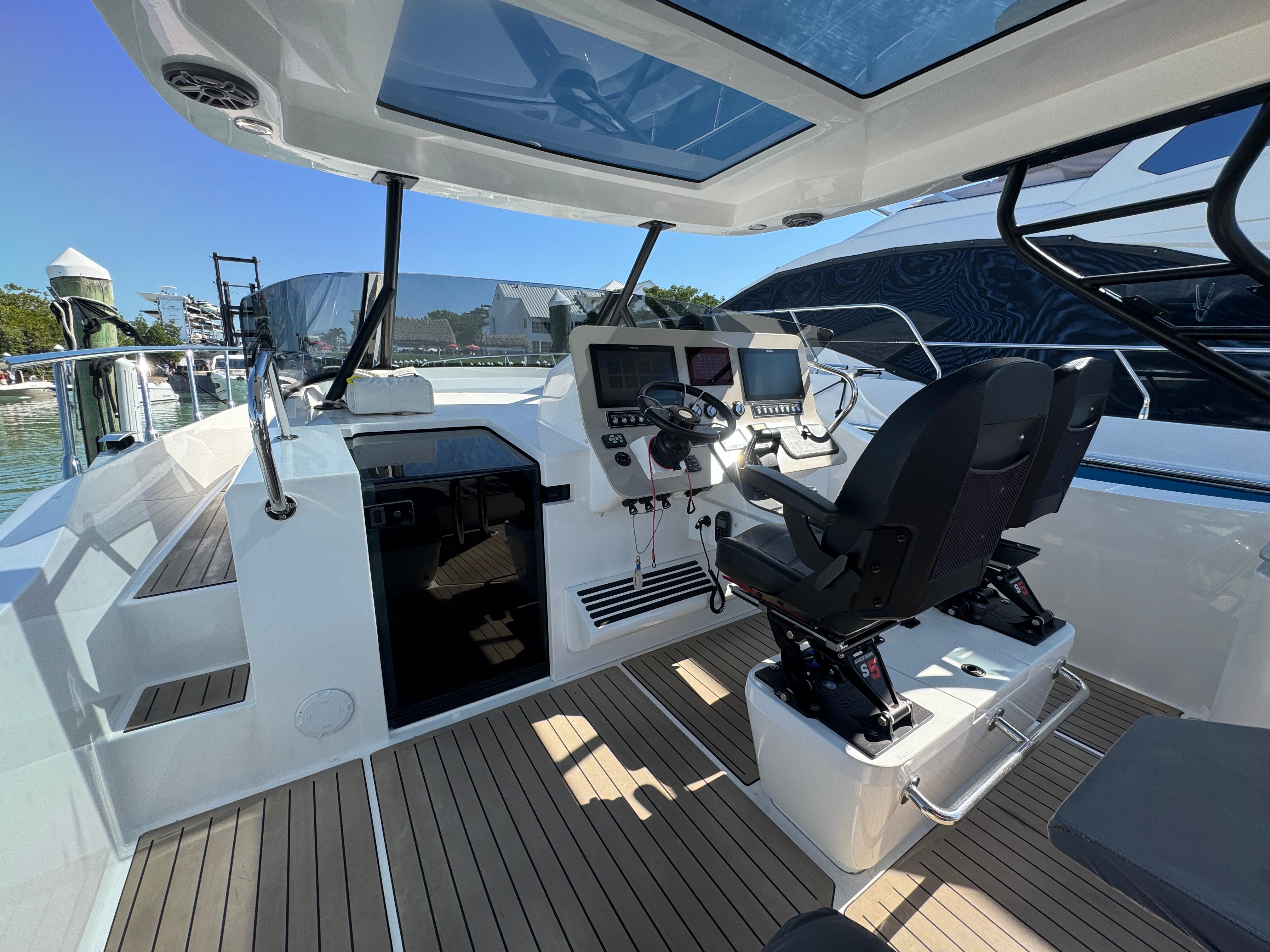 Gulf Craft-Oryx 379 2023 -FL-US-9709003 | Thumbnail
