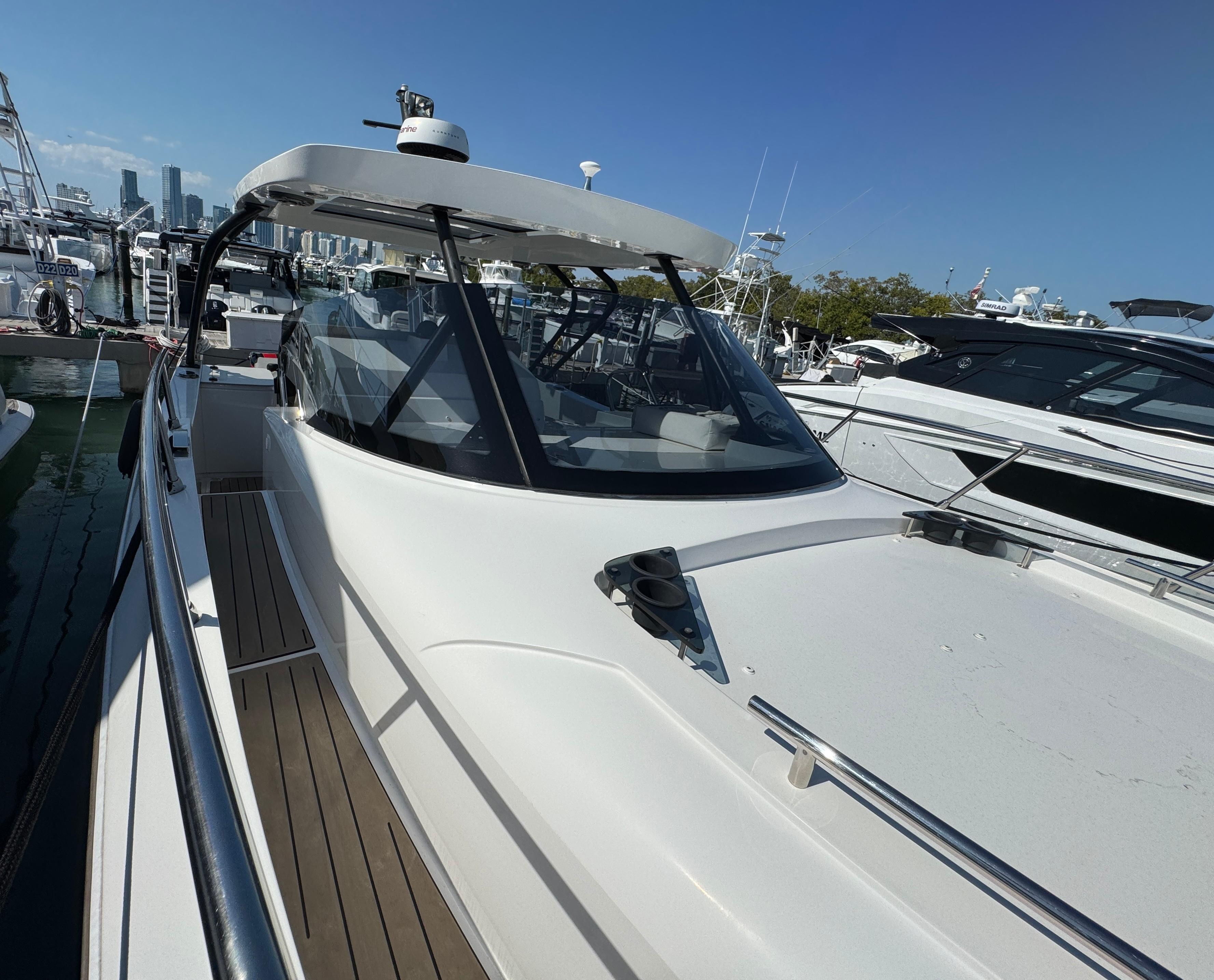Gulf Craft-Oryx 379 2023 -FL-US-9709003 | Thumbnail