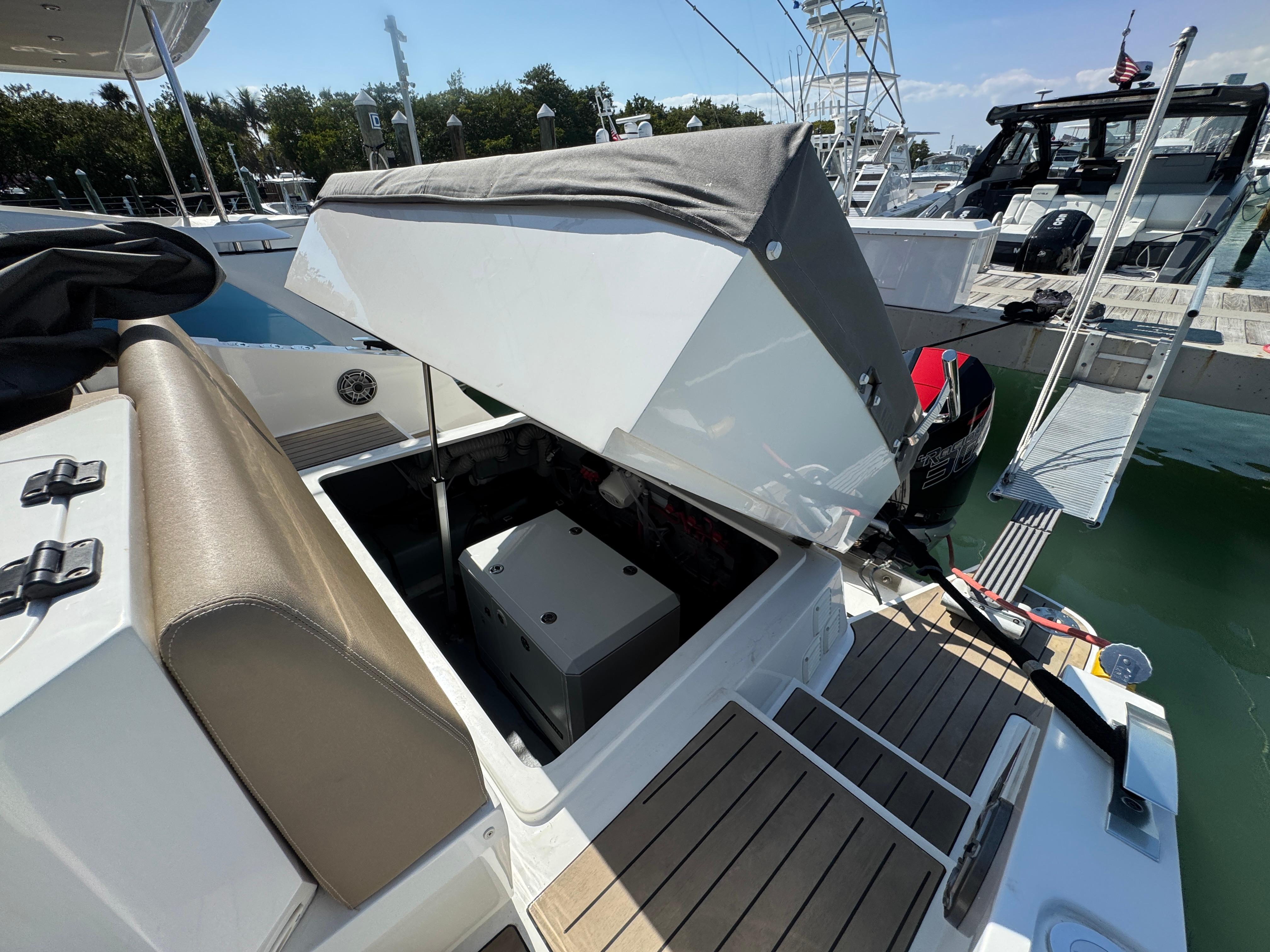 Gulf Craft-Oryx 379 2023 -FL-US-9709003 | Thumbnail