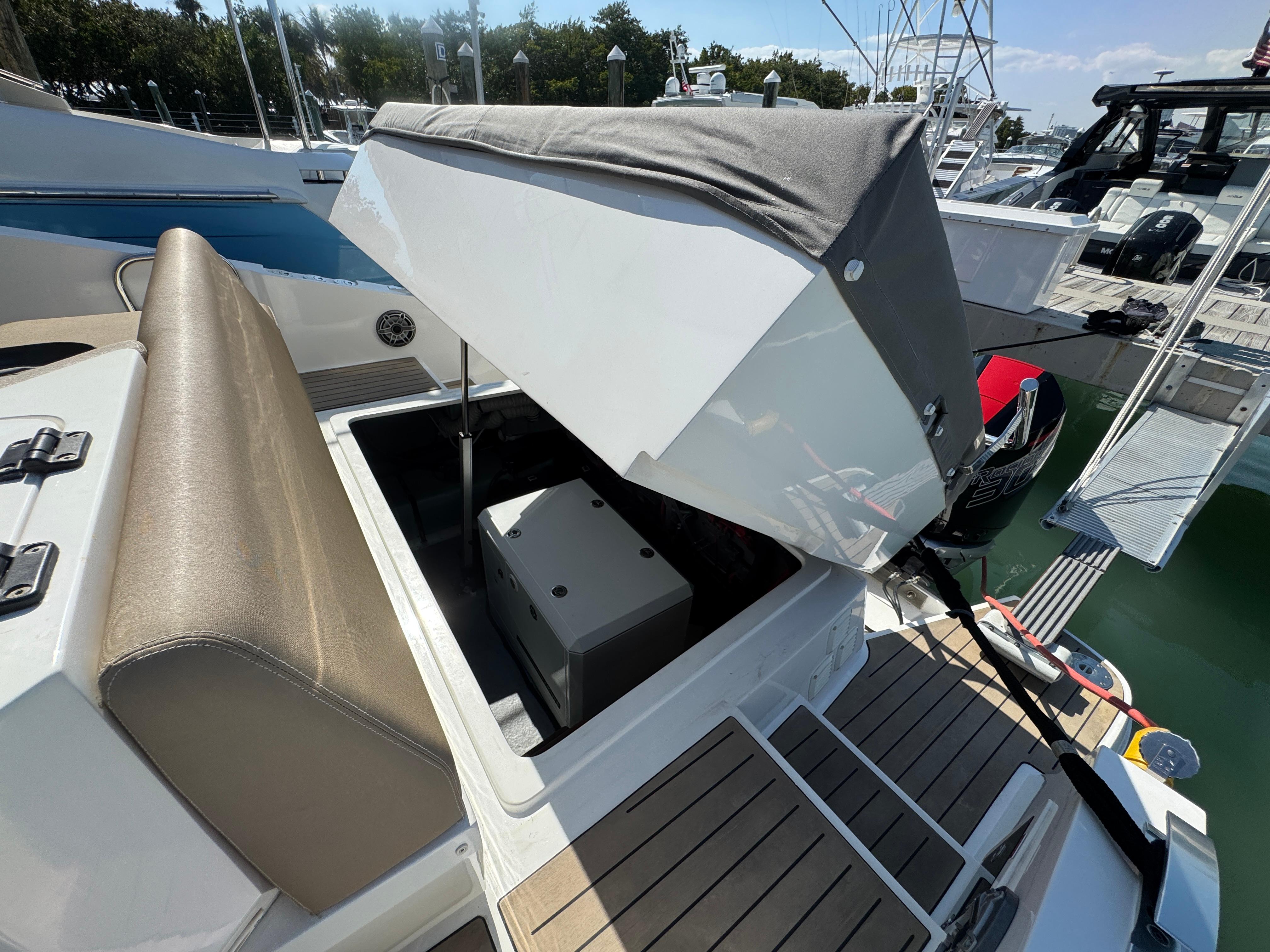 Gulf Craft-Oryx 379 2023 -FL-US-9709003 | Thumbnail