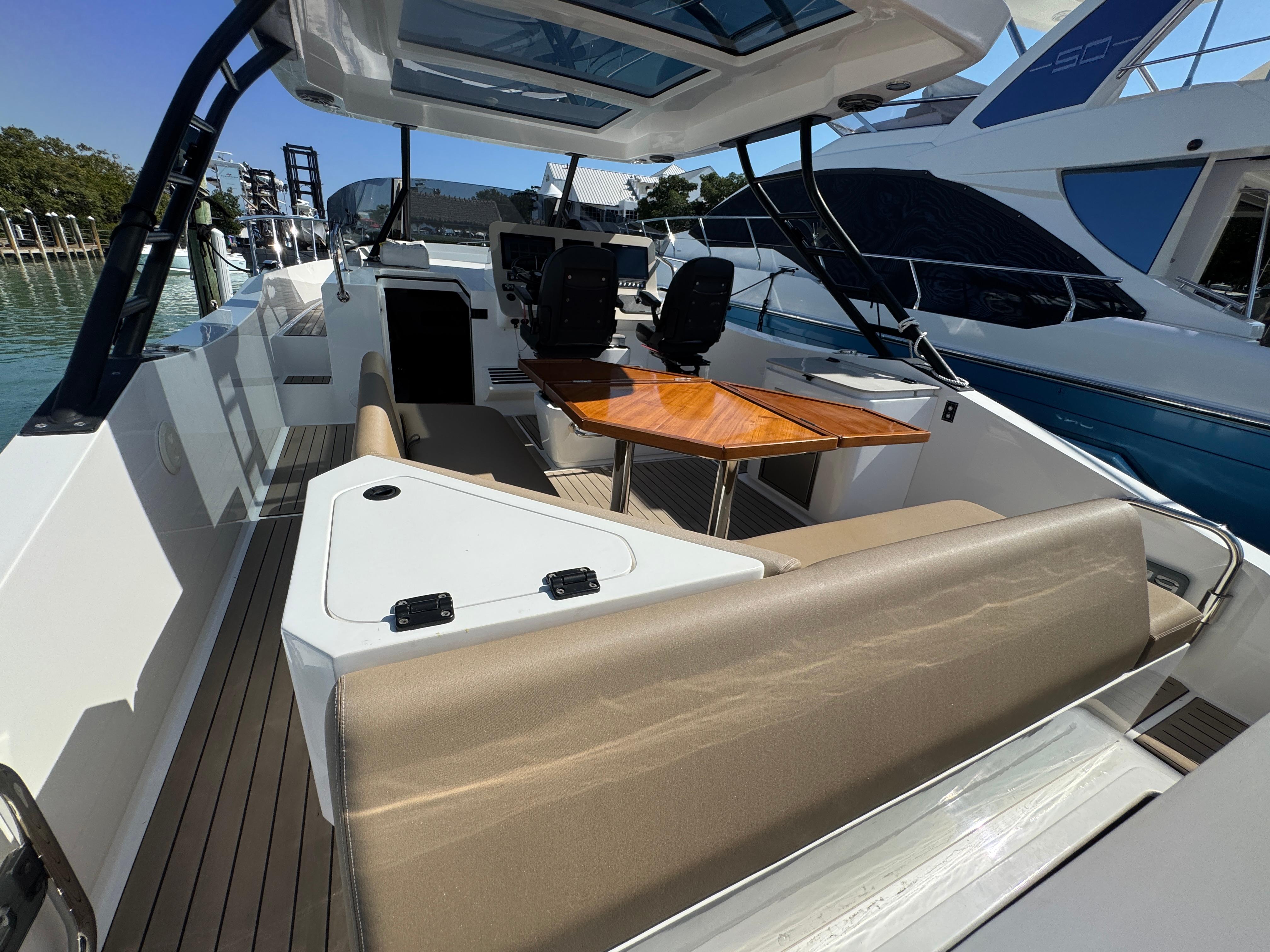 Gulf Craft-Oryx 379 2023 -FL-US-9709003 | Thumbnail