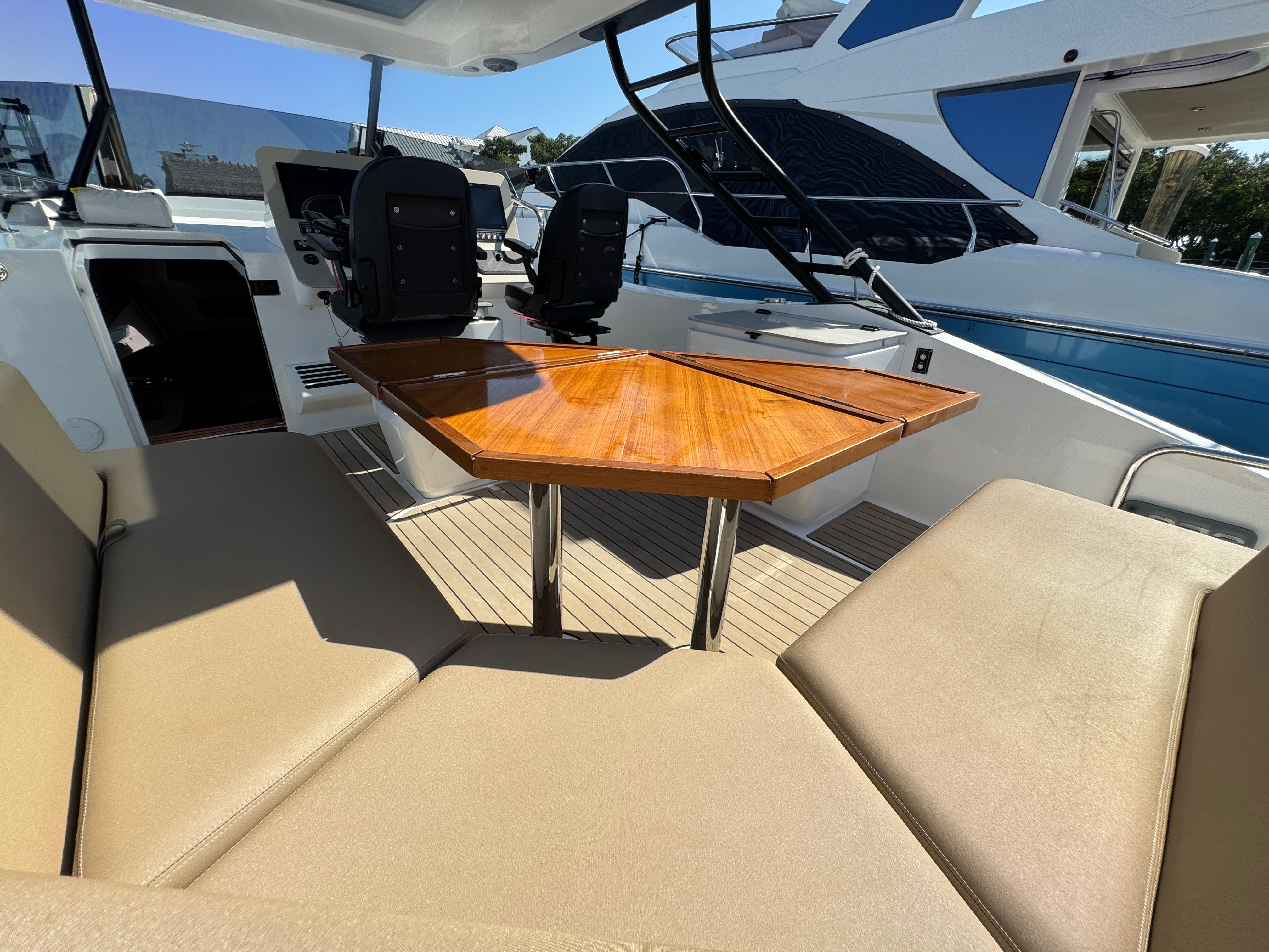 Gulf Craft-Oryx 379 2023 -FL-US-9709003 | Thumbnail