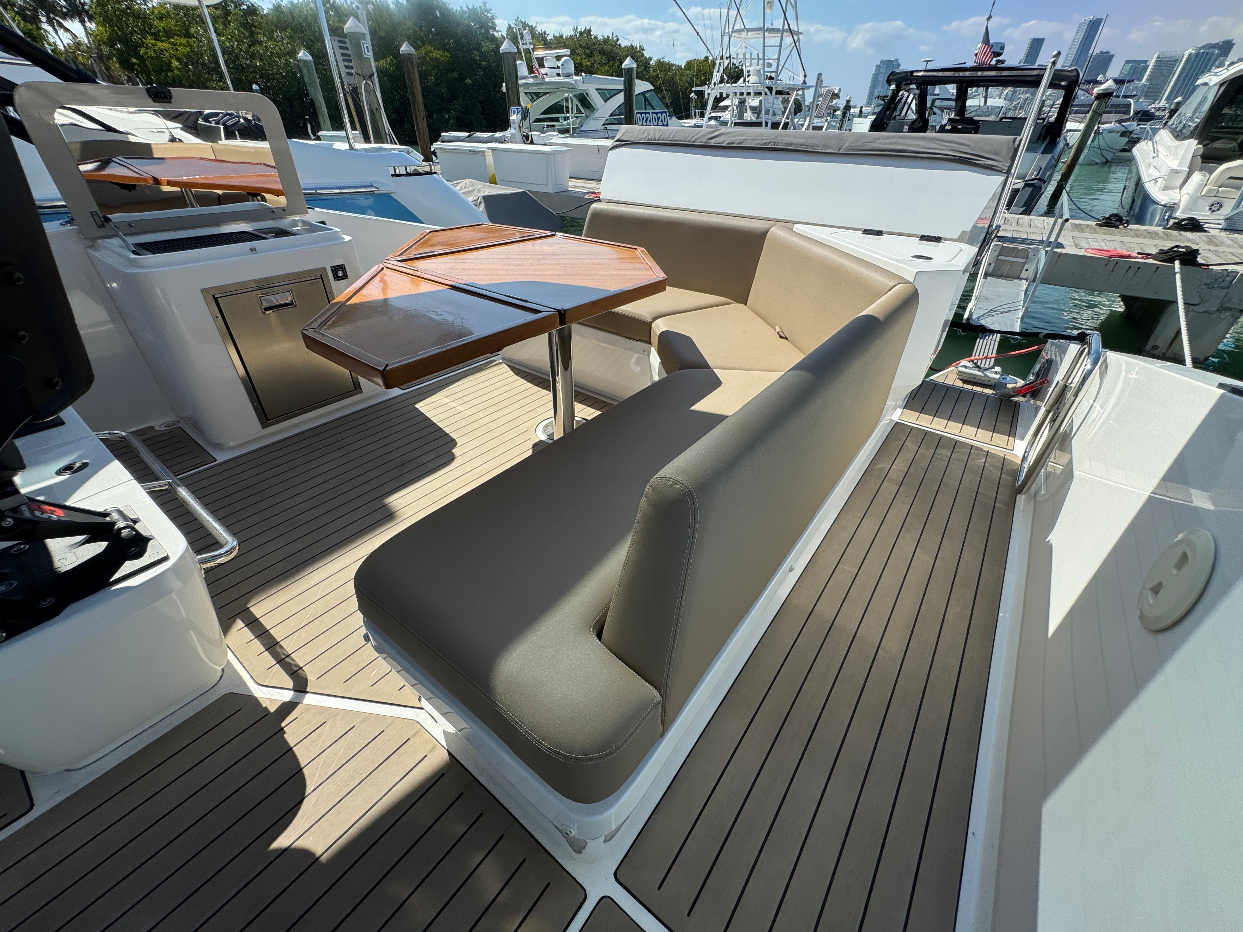 Gulf Craft-Oryx 379 2023 -FL-US-9709003 | Thumbnail