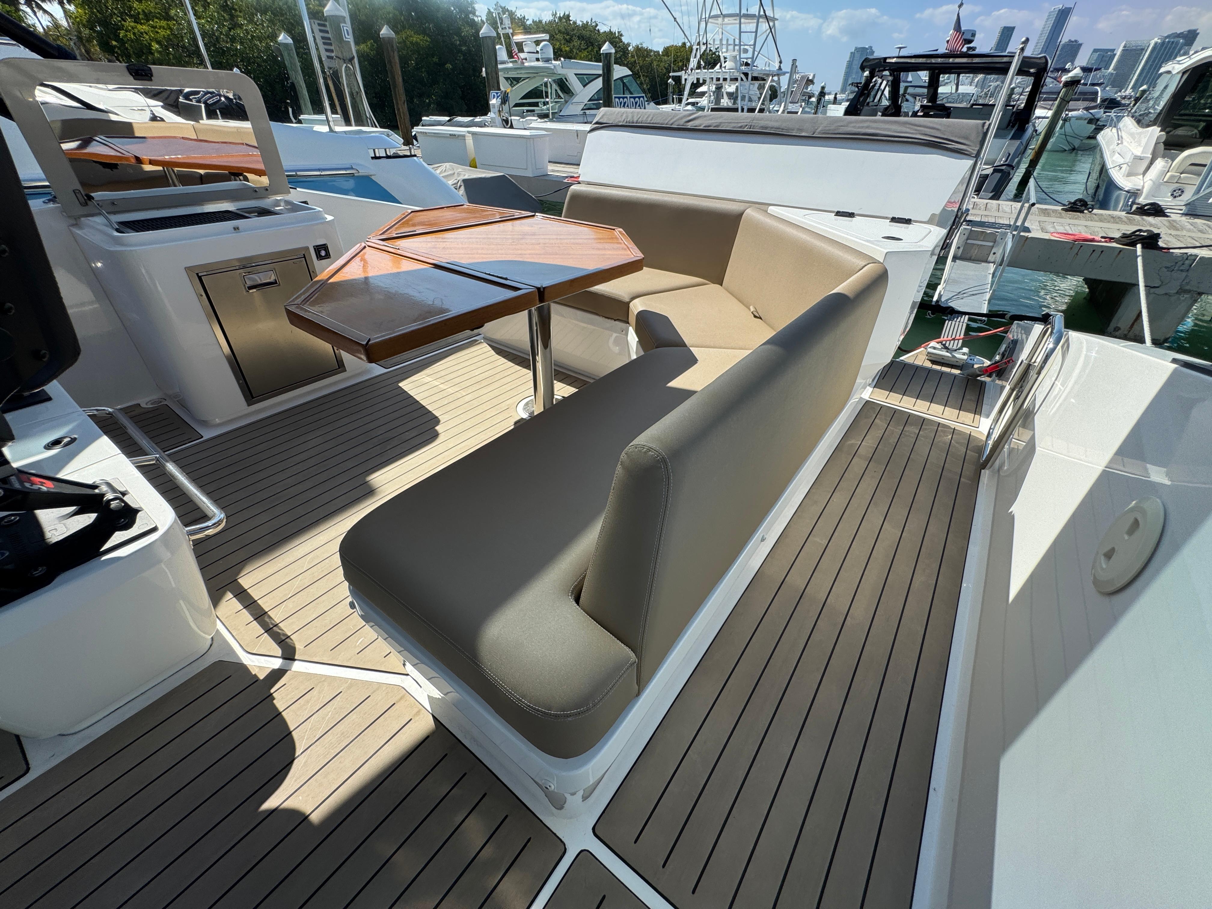 Gulf Craft-Oryx 379 2023 -FL-US-9709003 | Thumbnail