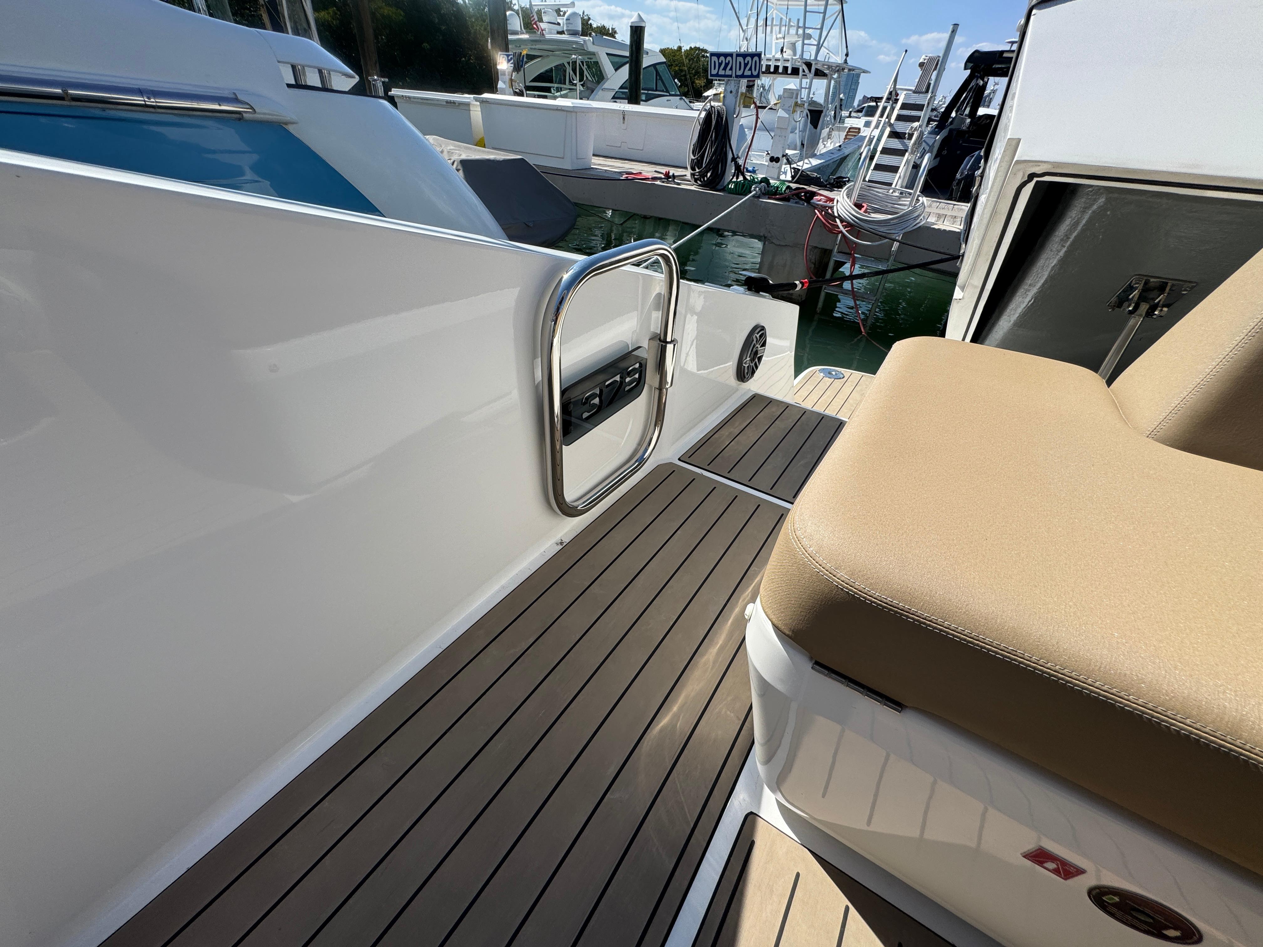 Gulf Craft-Oryx 379 2023 -FL-US-9709003 | Thumbnail