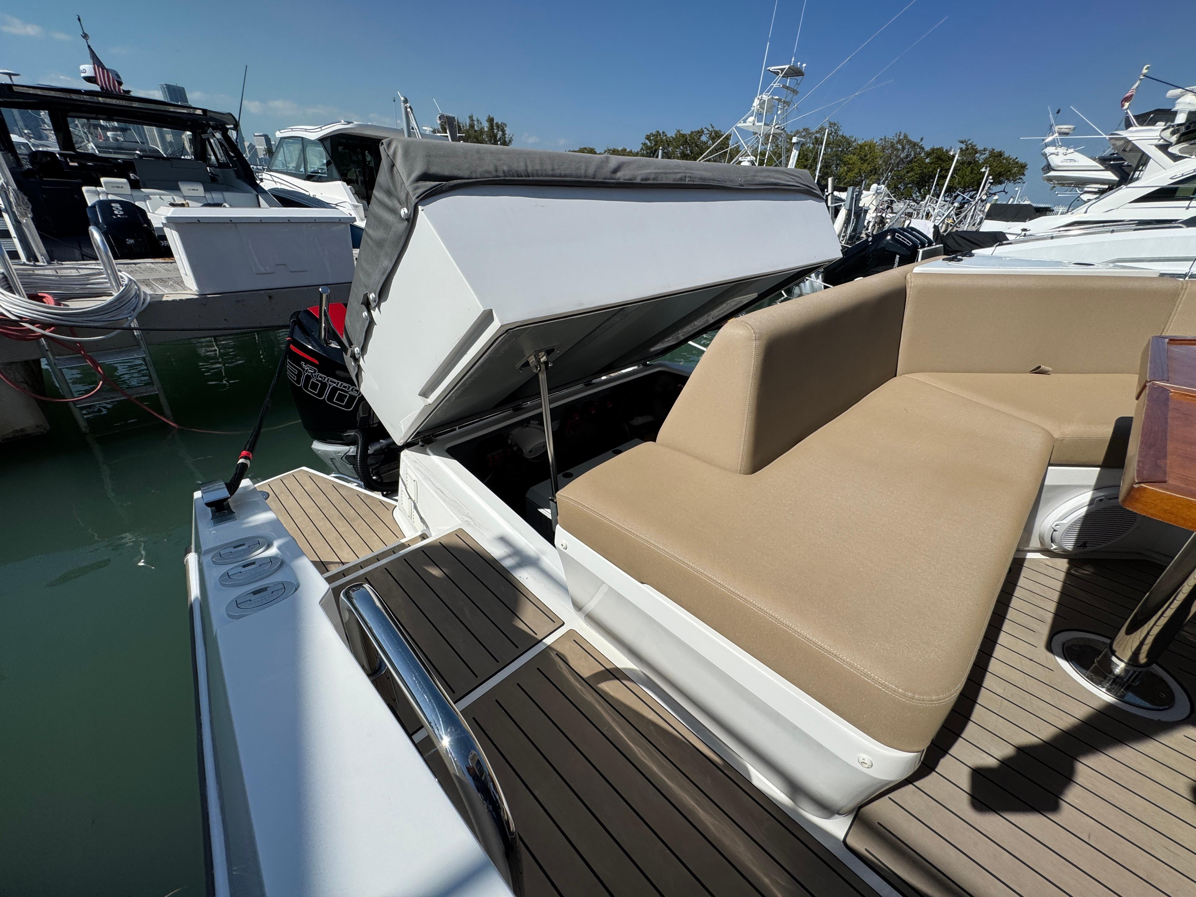 Gulf Craft-Oryx 379 2023 -FL-US-9709003 | Thumbnail