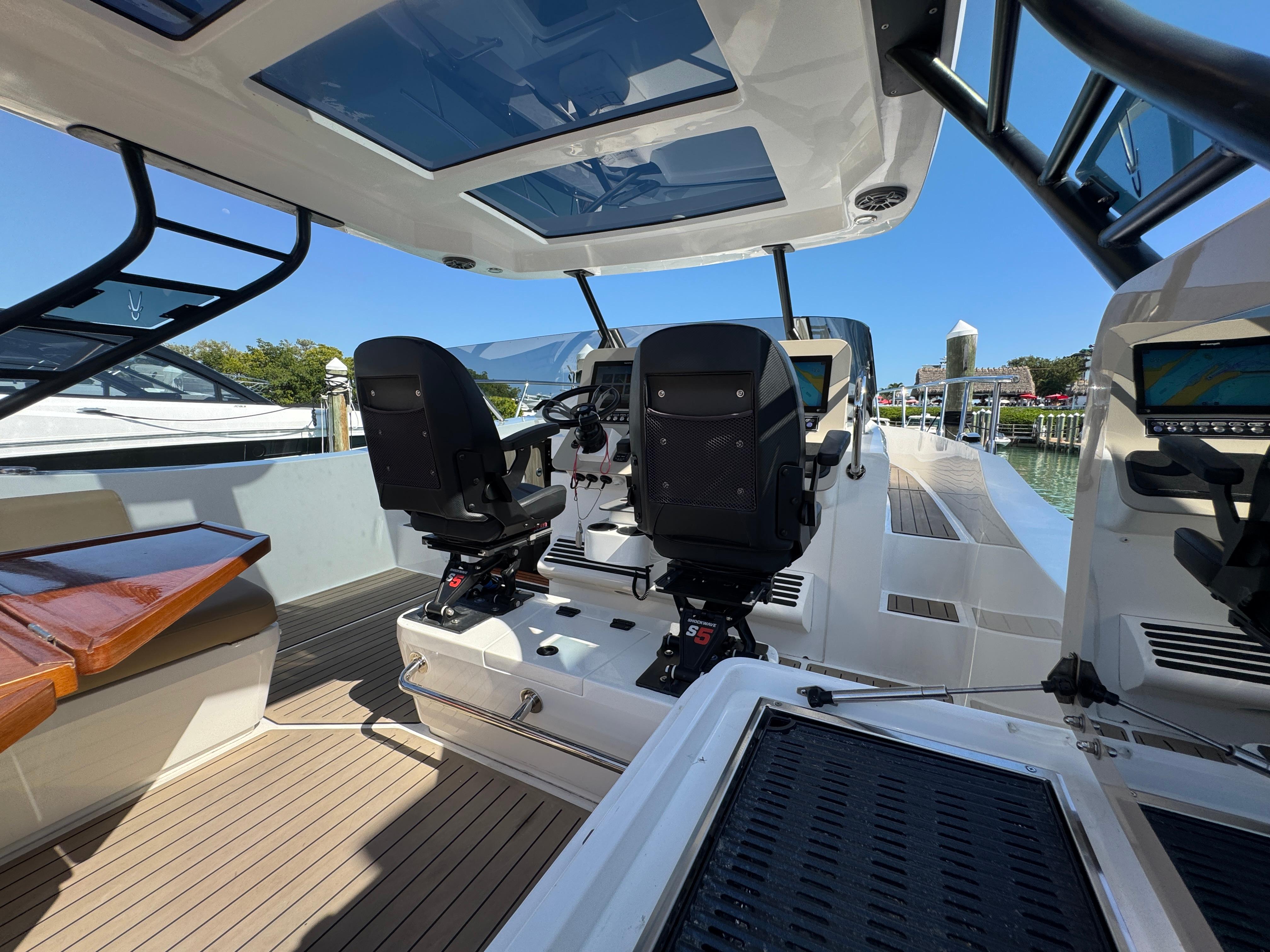 Gulf Craft-Oryx 379 2023 -FL-US-9709003 | Thumbnail