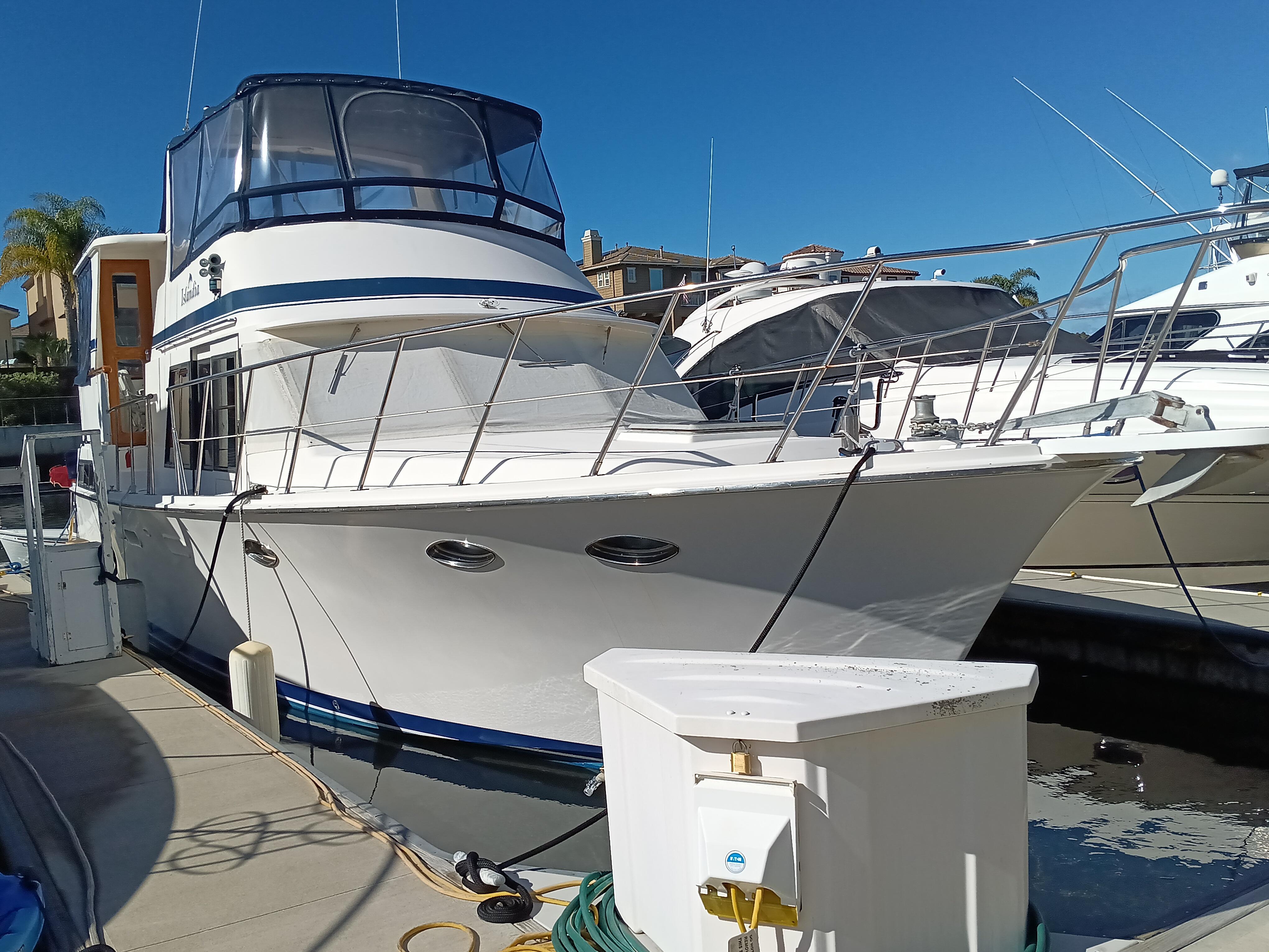 1995 Lien Hwa Cockpit Motoryacht