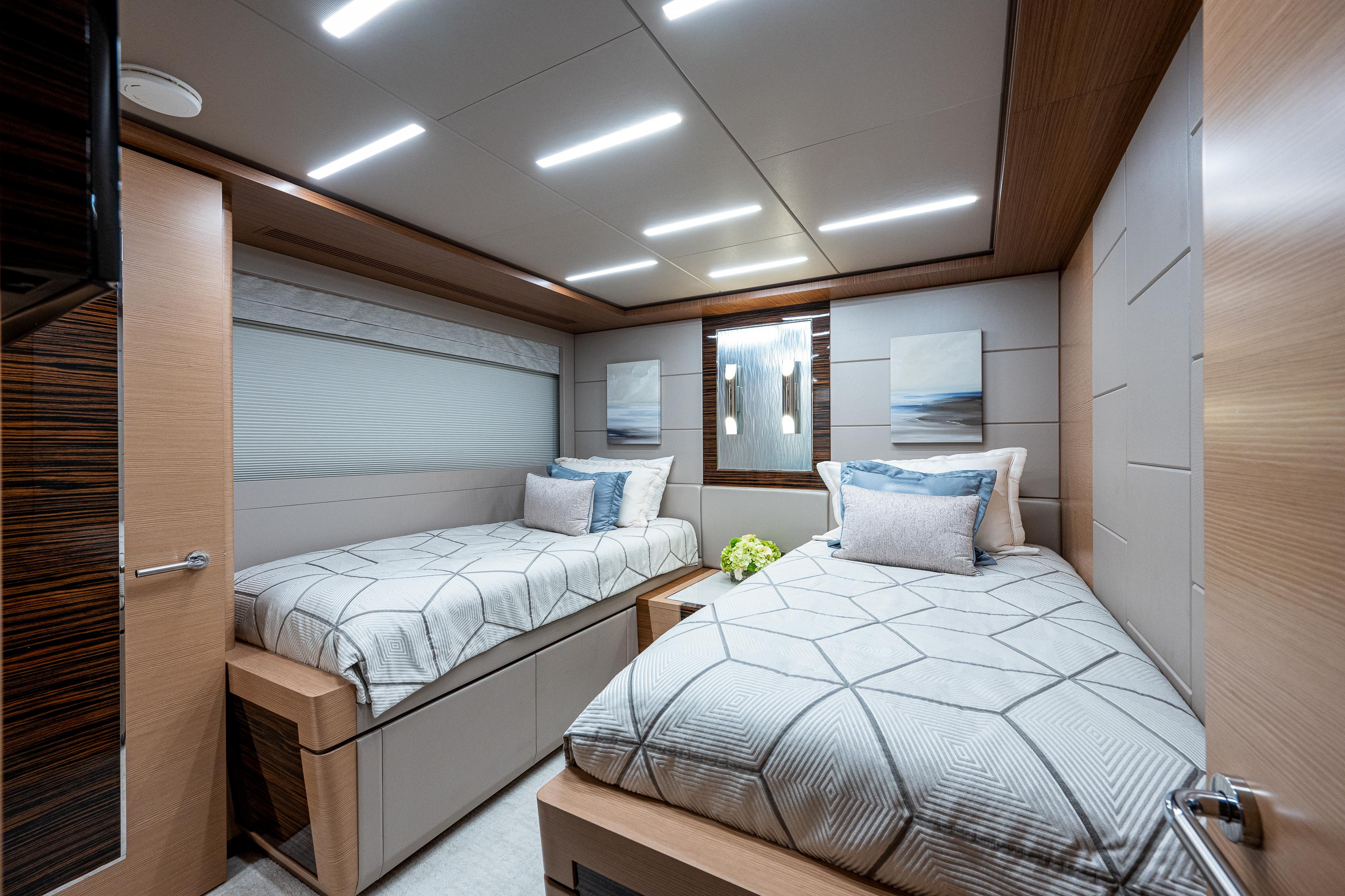 2019 Ocean Alexander 90R BEST BUDS