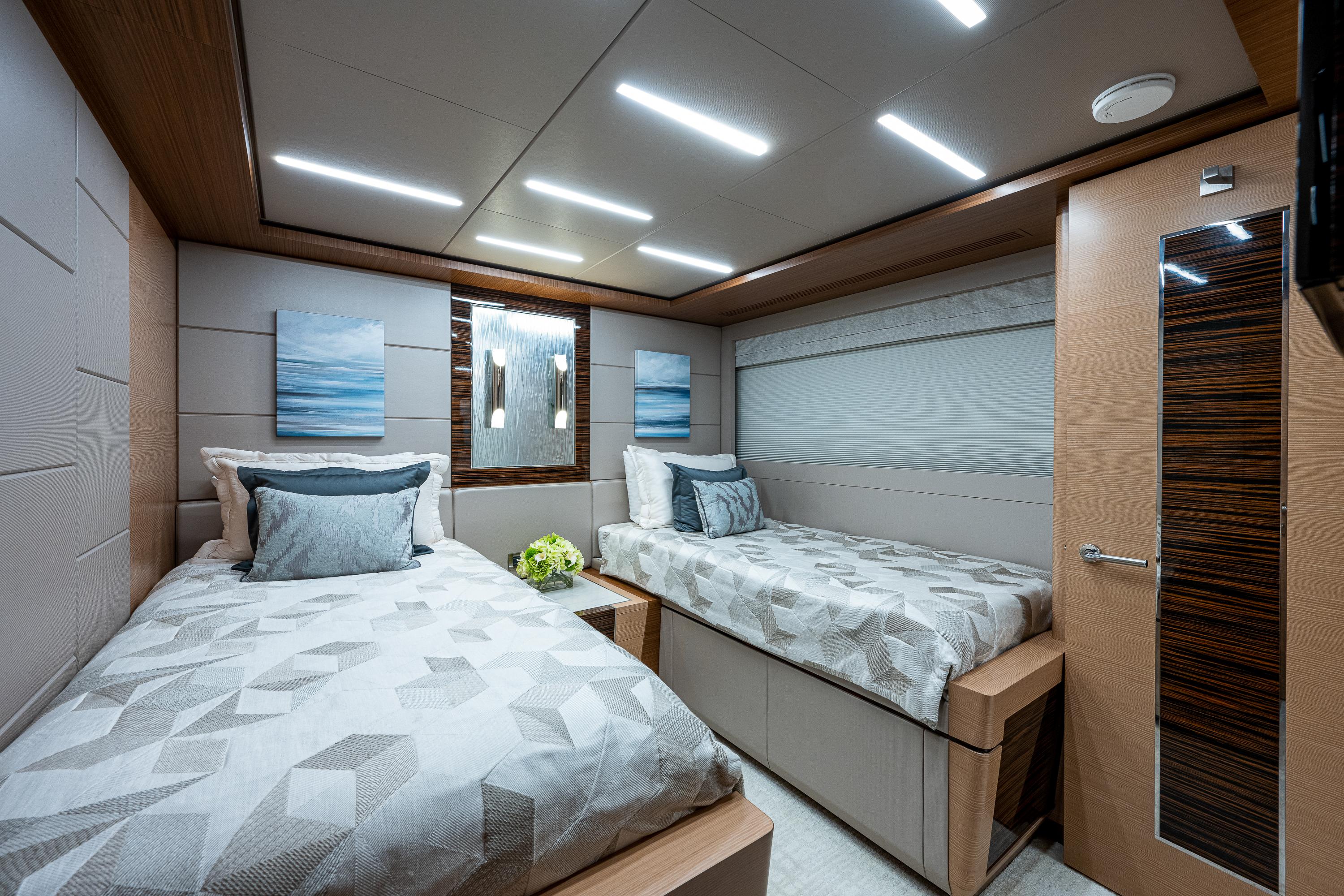 2019 Ocean Alexander 90R BEST BUDS