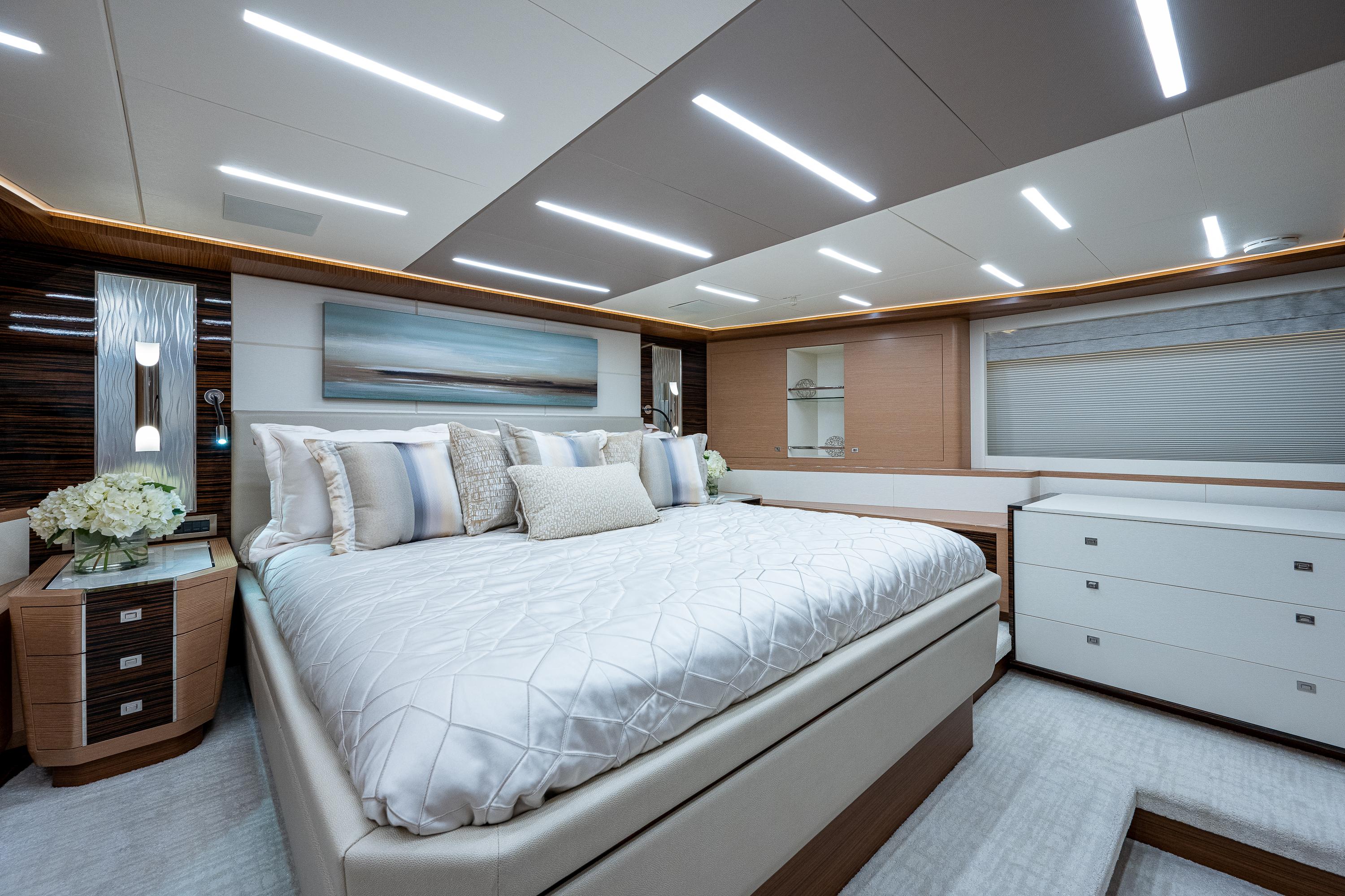 2019 Ocean Alexander 90R BEST BUDS