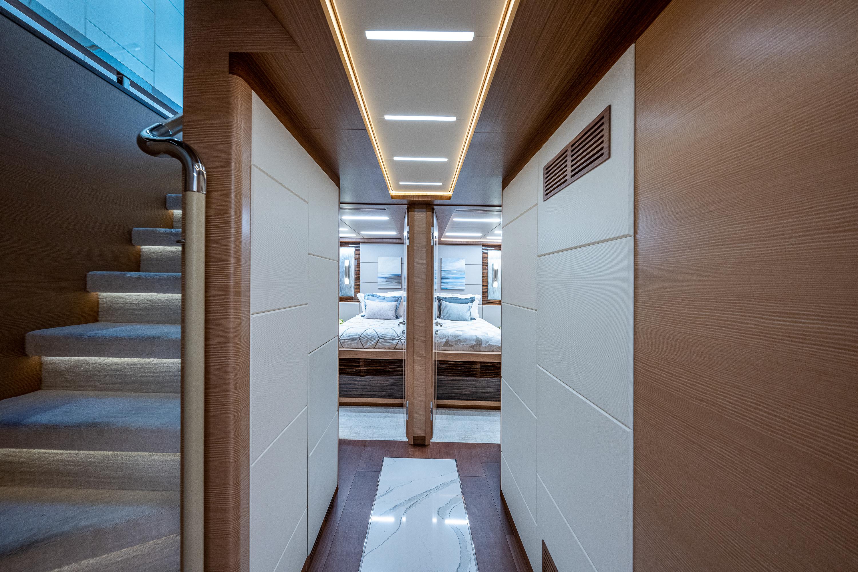 2019 Ocean Alexander 90R BEST BUDS