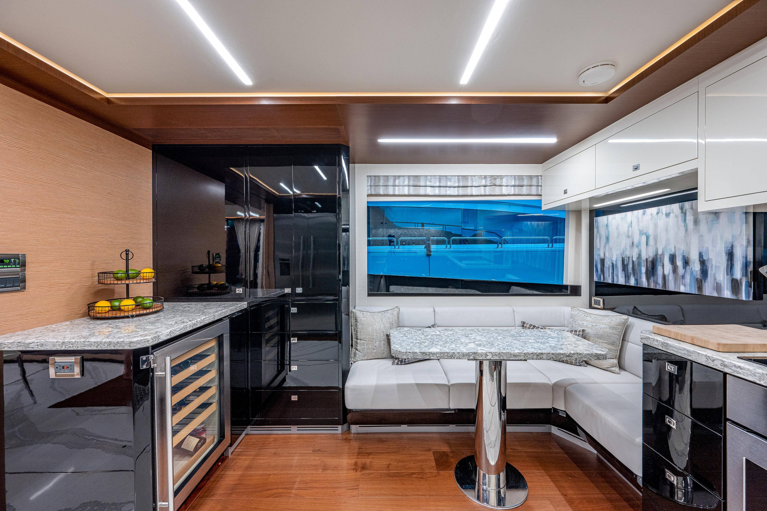 2019 Ocean Alexander 90R BEST BUDS
