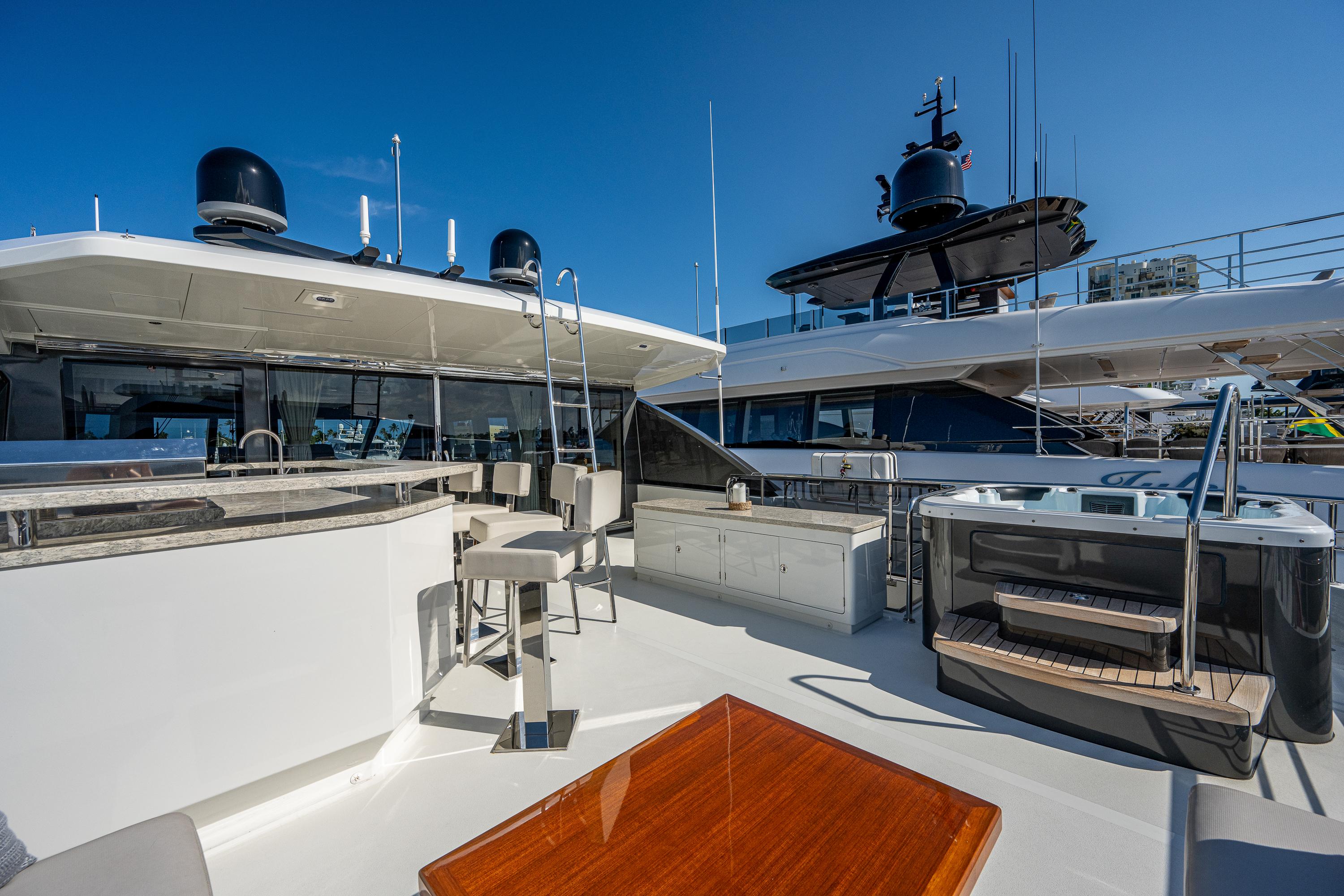 2019 Ocean Alexander 90R BEST BUDS