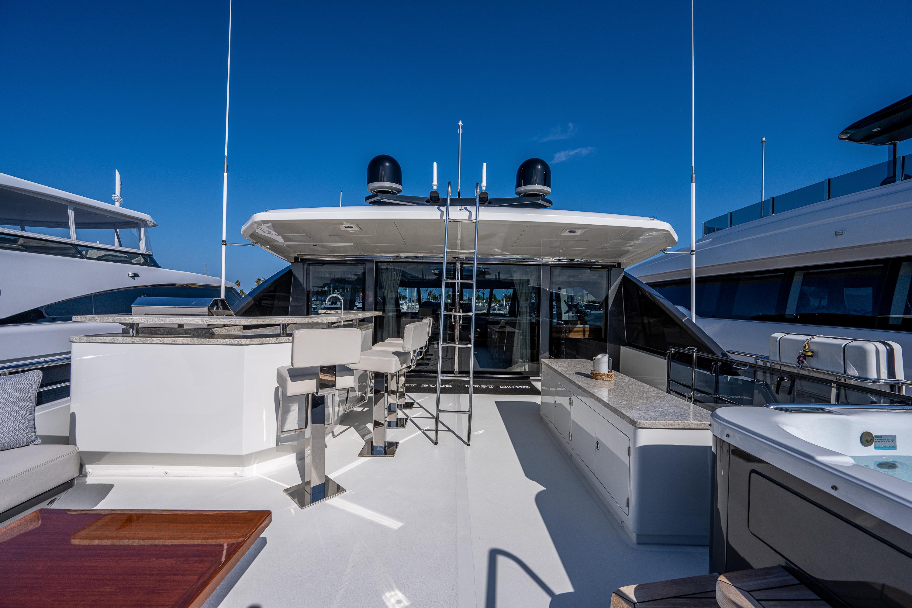 2019 Ocean Alexander 90R BEST BUDS