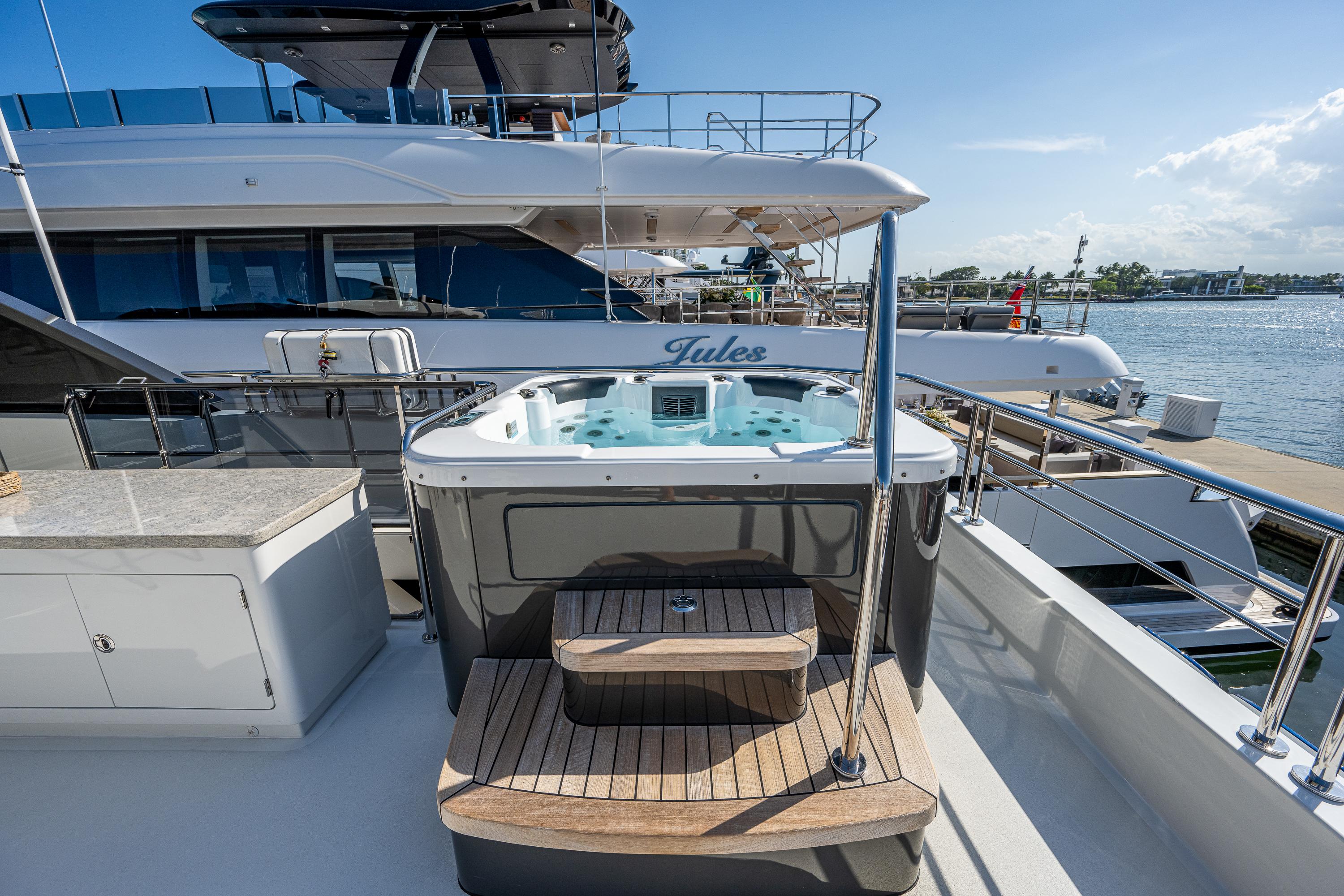 2019 Ocean Alexander 90R BEST BUDS