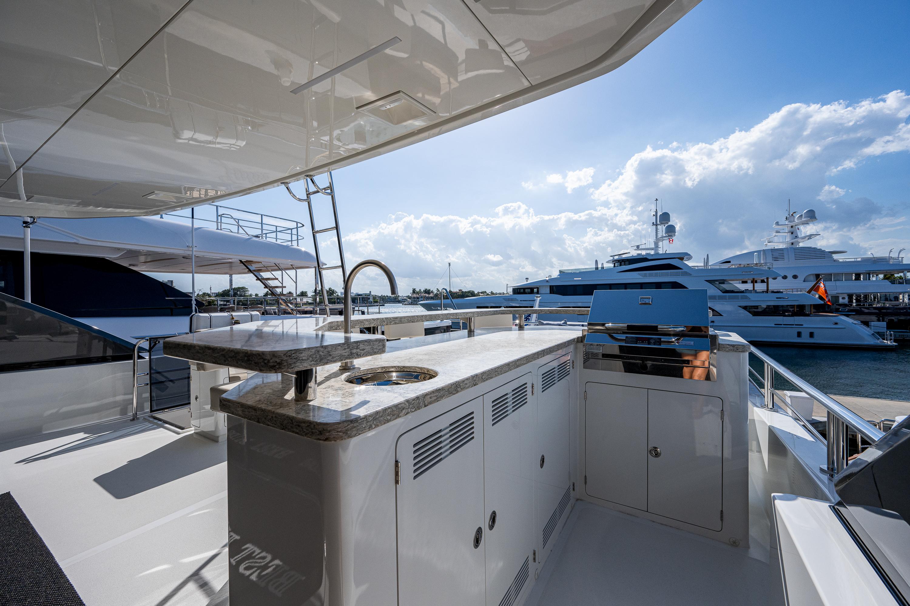 2019 Ocean Alexander 90R BEST BUDS
