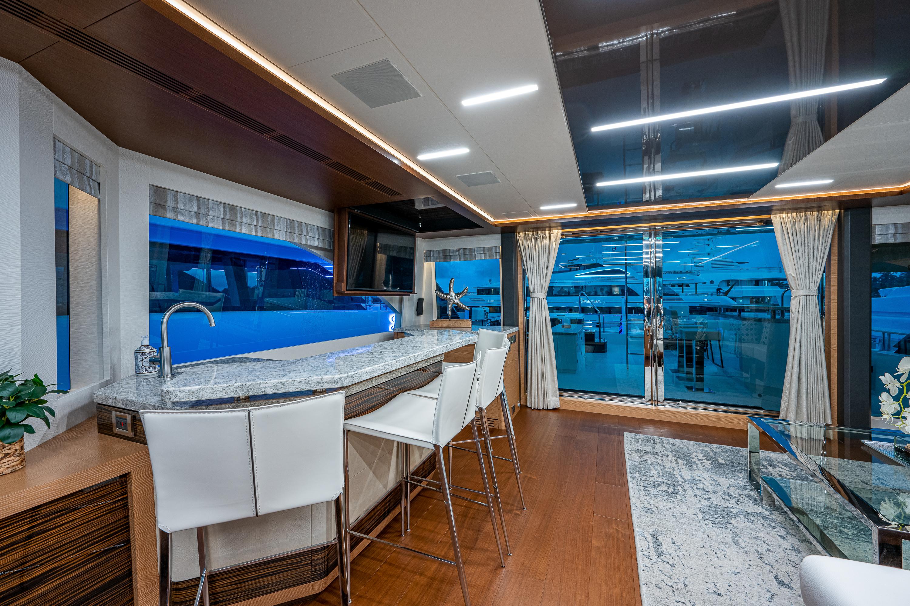 2019 Ocean Alexander 90R BEST BUDS