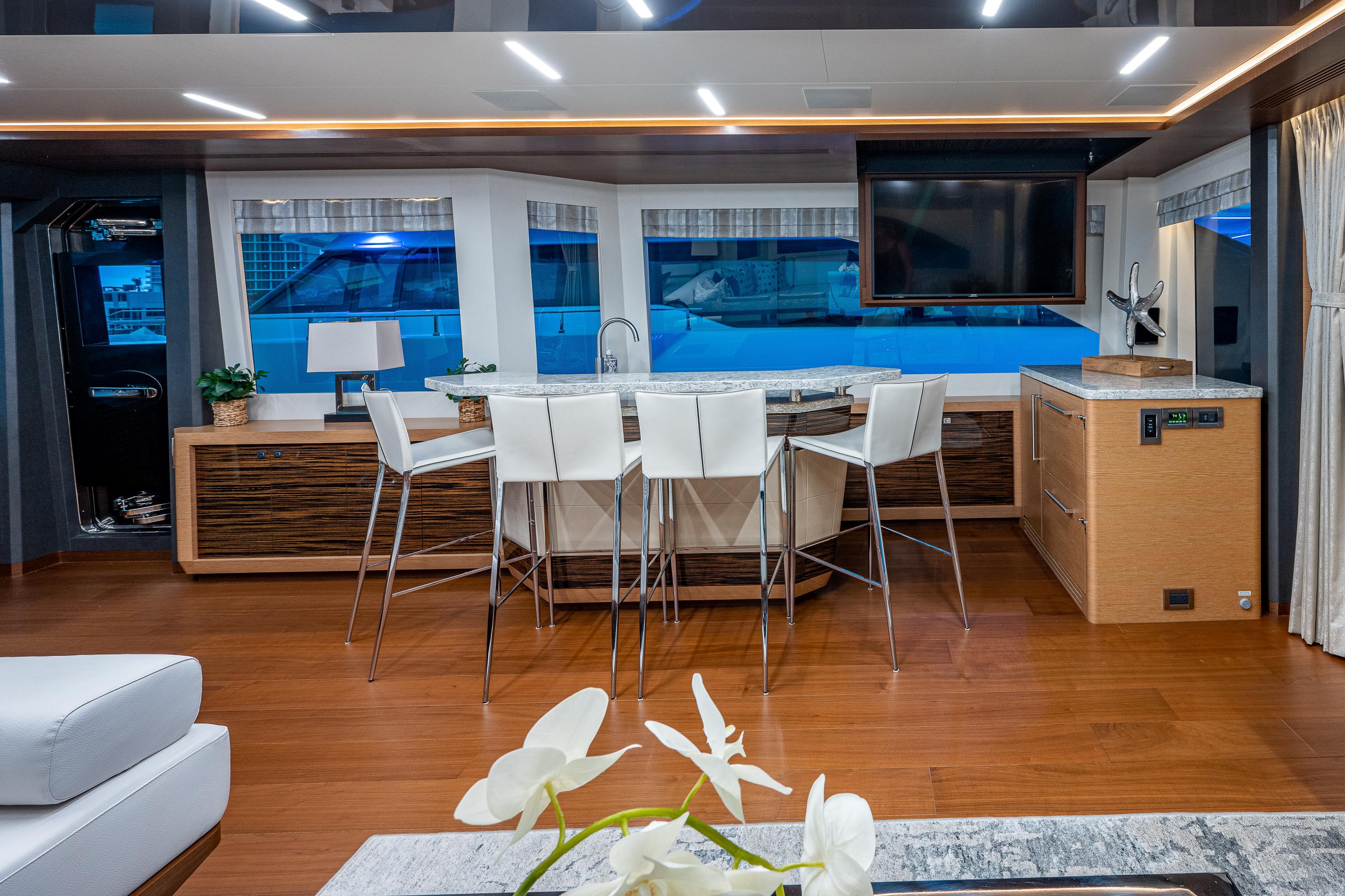 2019 Ocean Alexander 90R BEST BUDS