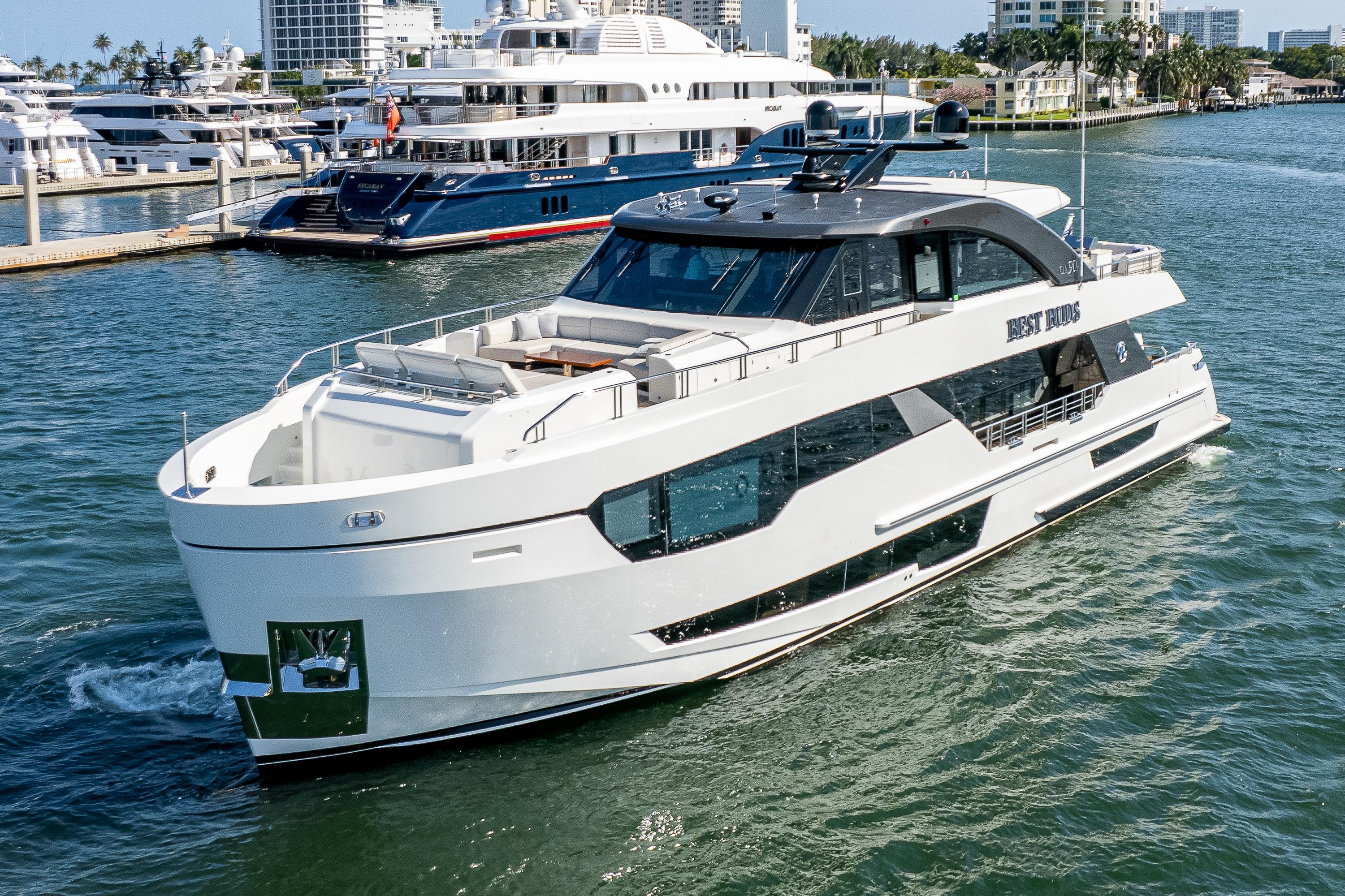 2019 Ocean Alexander 90R BEST BUDS