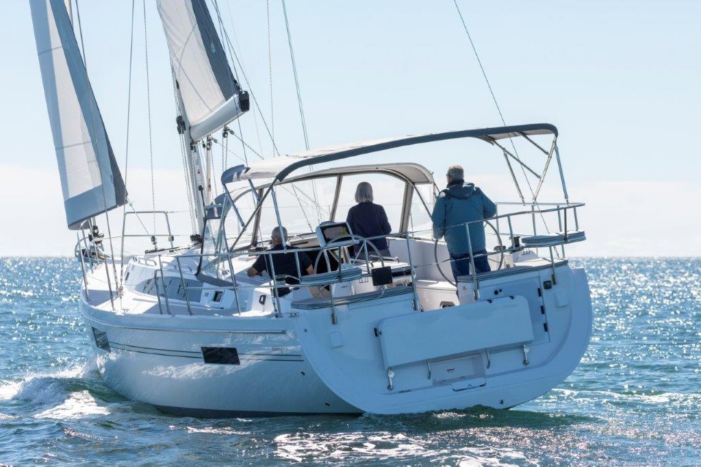 Catalina-426 2026 -CA-US-Sailing yacht Catalina 426, 2026 model, cruising on open water under clear skies.-9740304 | Thumbnail
