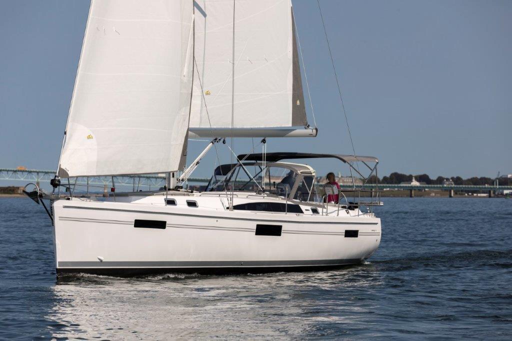 Catalina-426 2026 -CA-US-Sailing yacht Catalina 426, 2026 model, cruising on calm waters under clear skies.-9740304 | Thumbnail