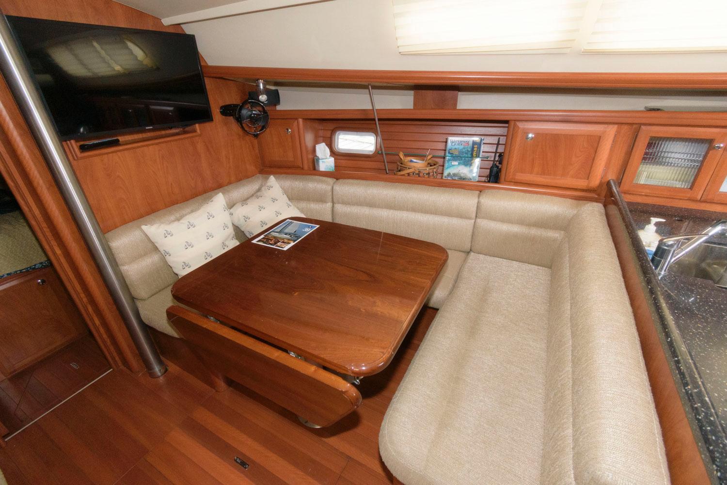 F 8326 RC Knot 10 Yacht Sales