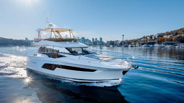 2023 Prestige 520