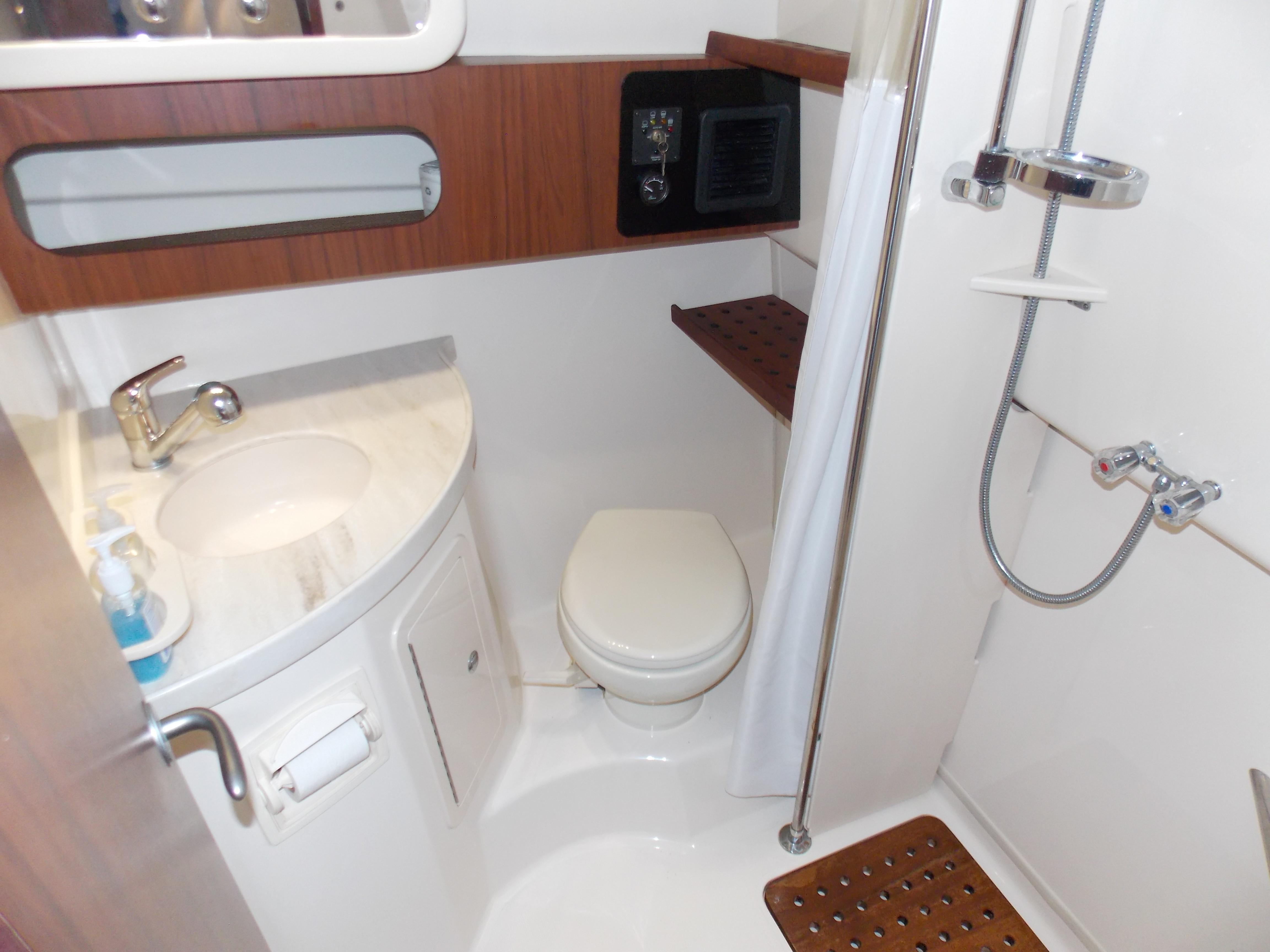 2015-grady-white-express-370-power-9779008-20250501123415752-1_XLARGE