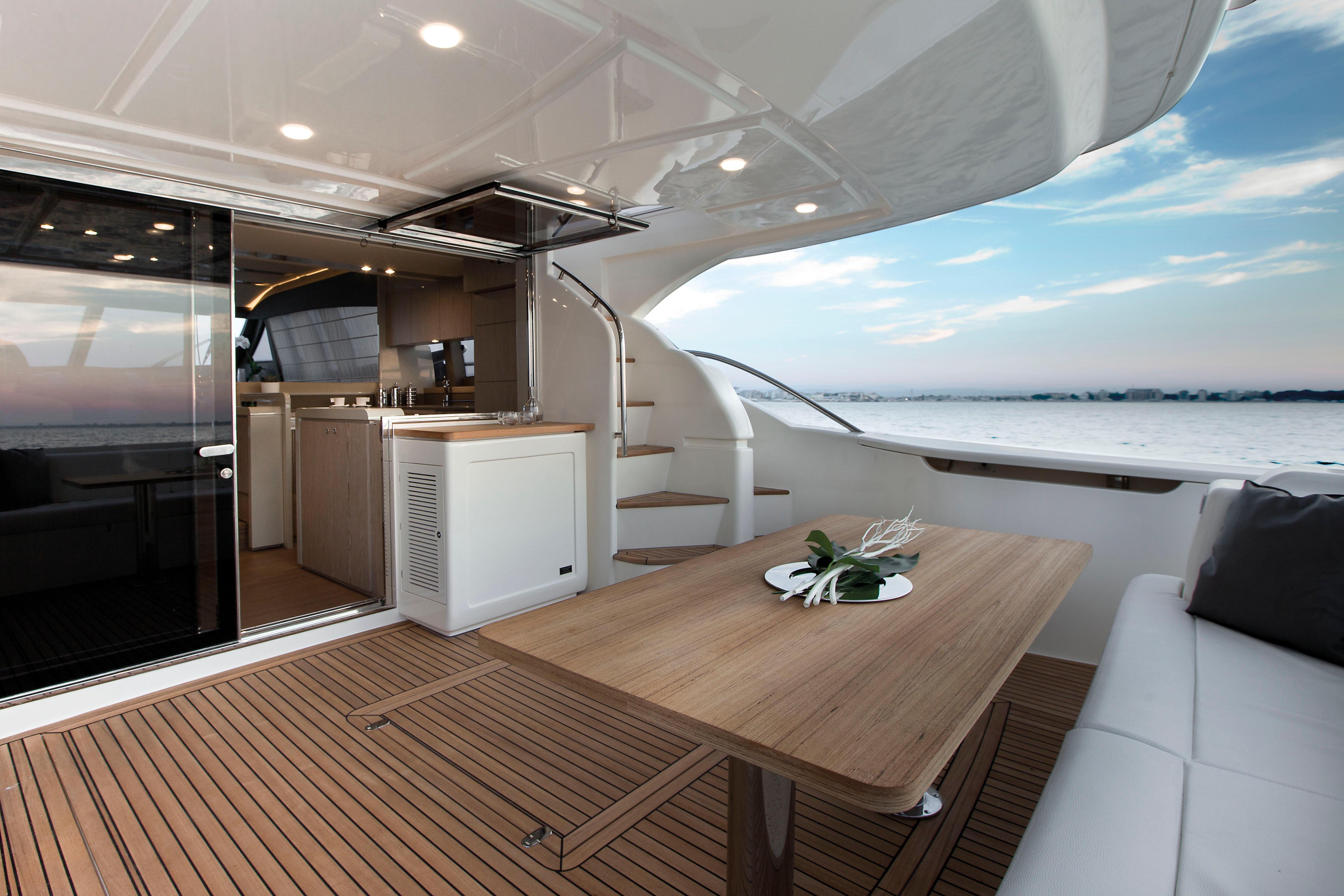 2017 Ferretti Yachts 650