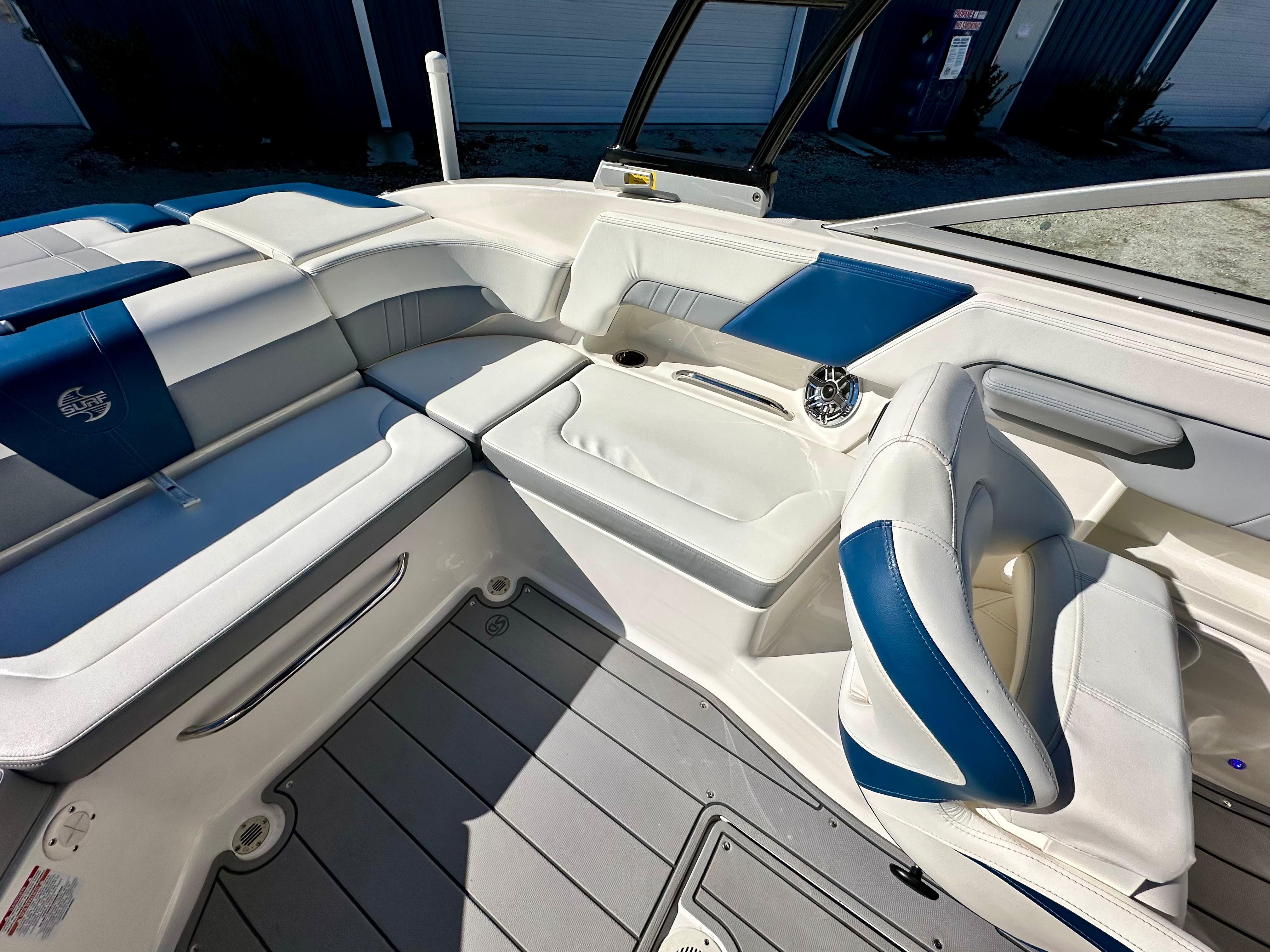 2022 Chaparral 23 Surf