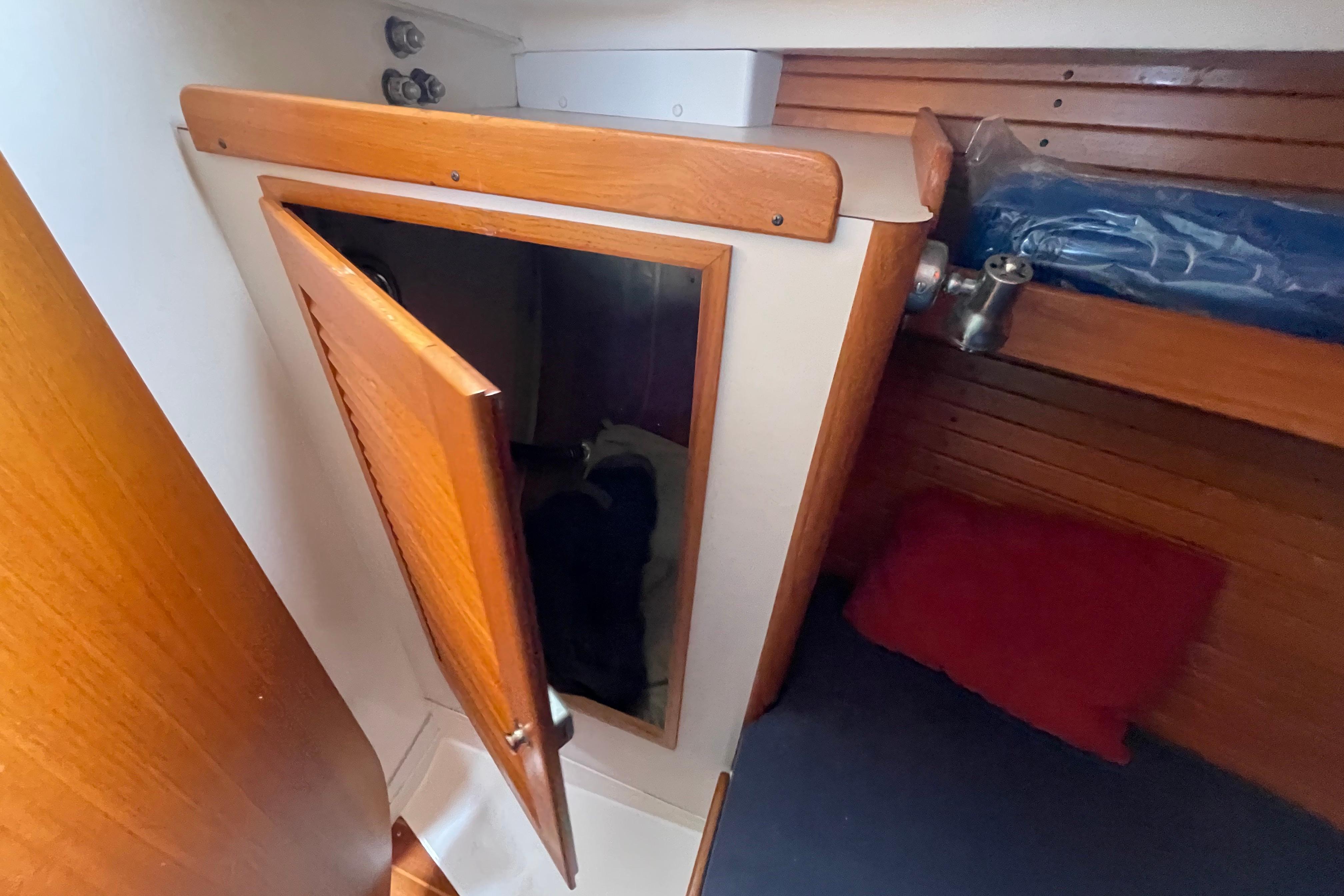 2001 J Boats J/32 cabin interior with wooden storage and cozy bedding.