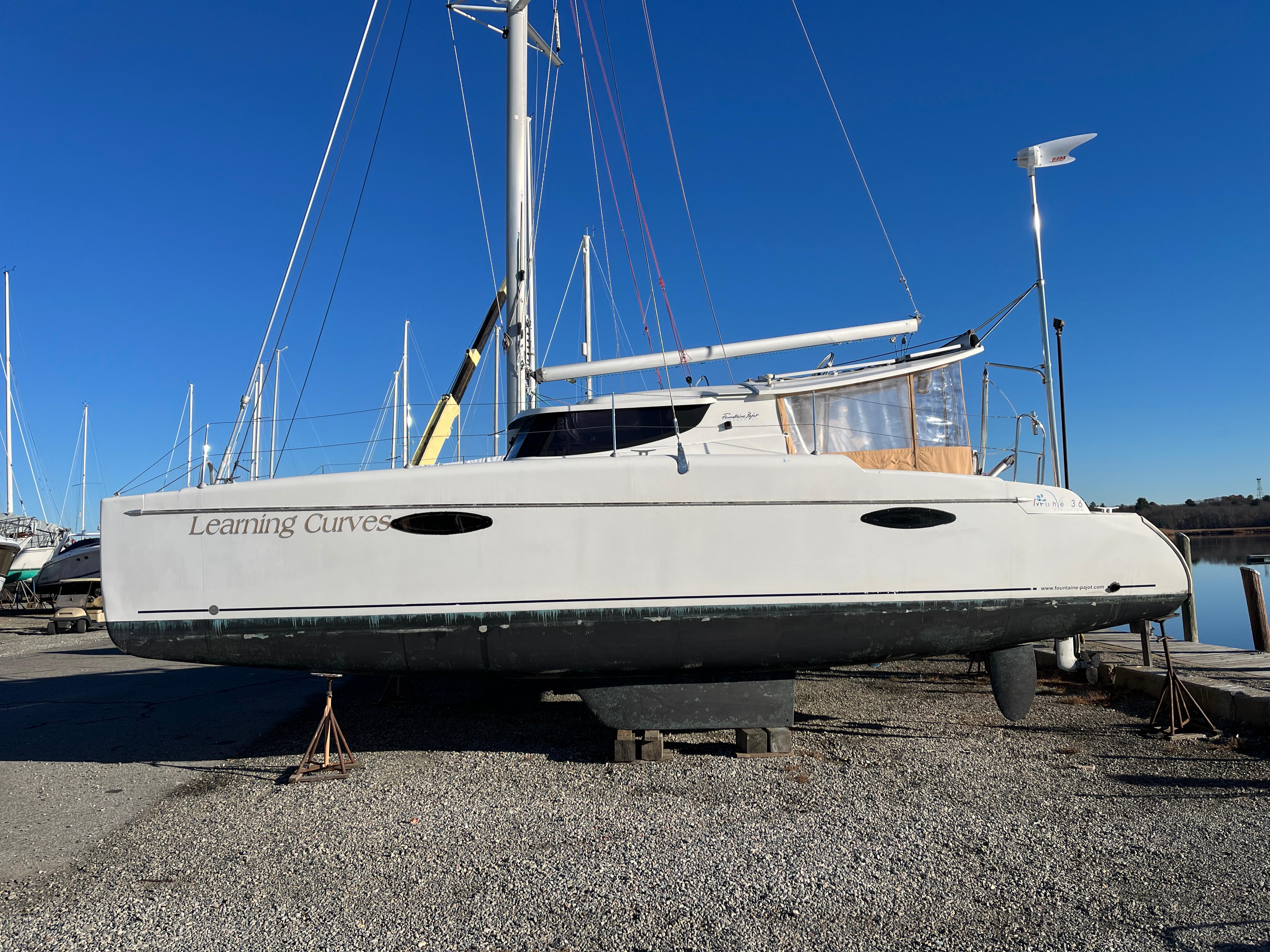 2010 Fountaine Pajot