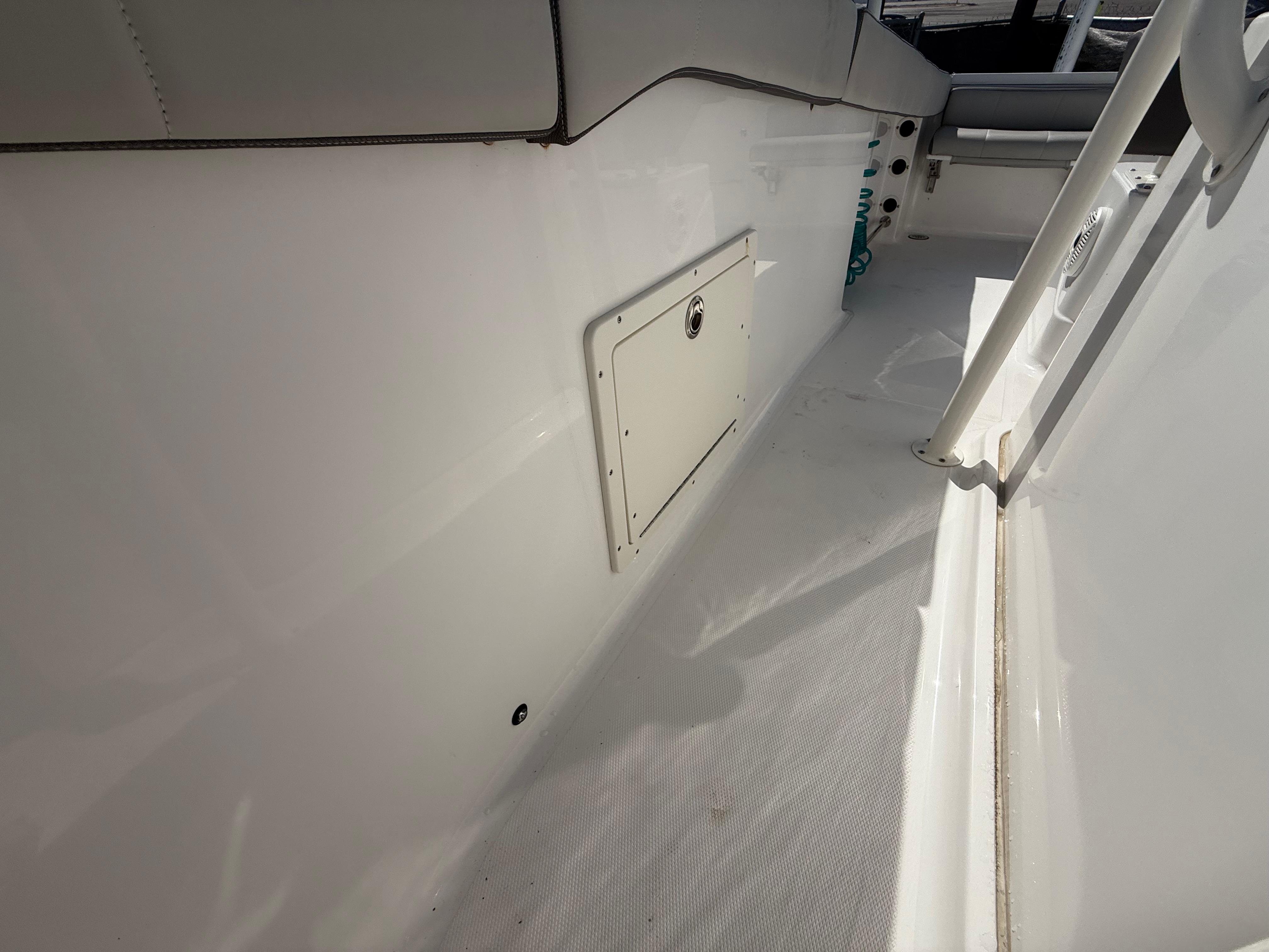 2022-aquasport-2300-center-console-power-9779110-20250502140547569-1_XLARGE