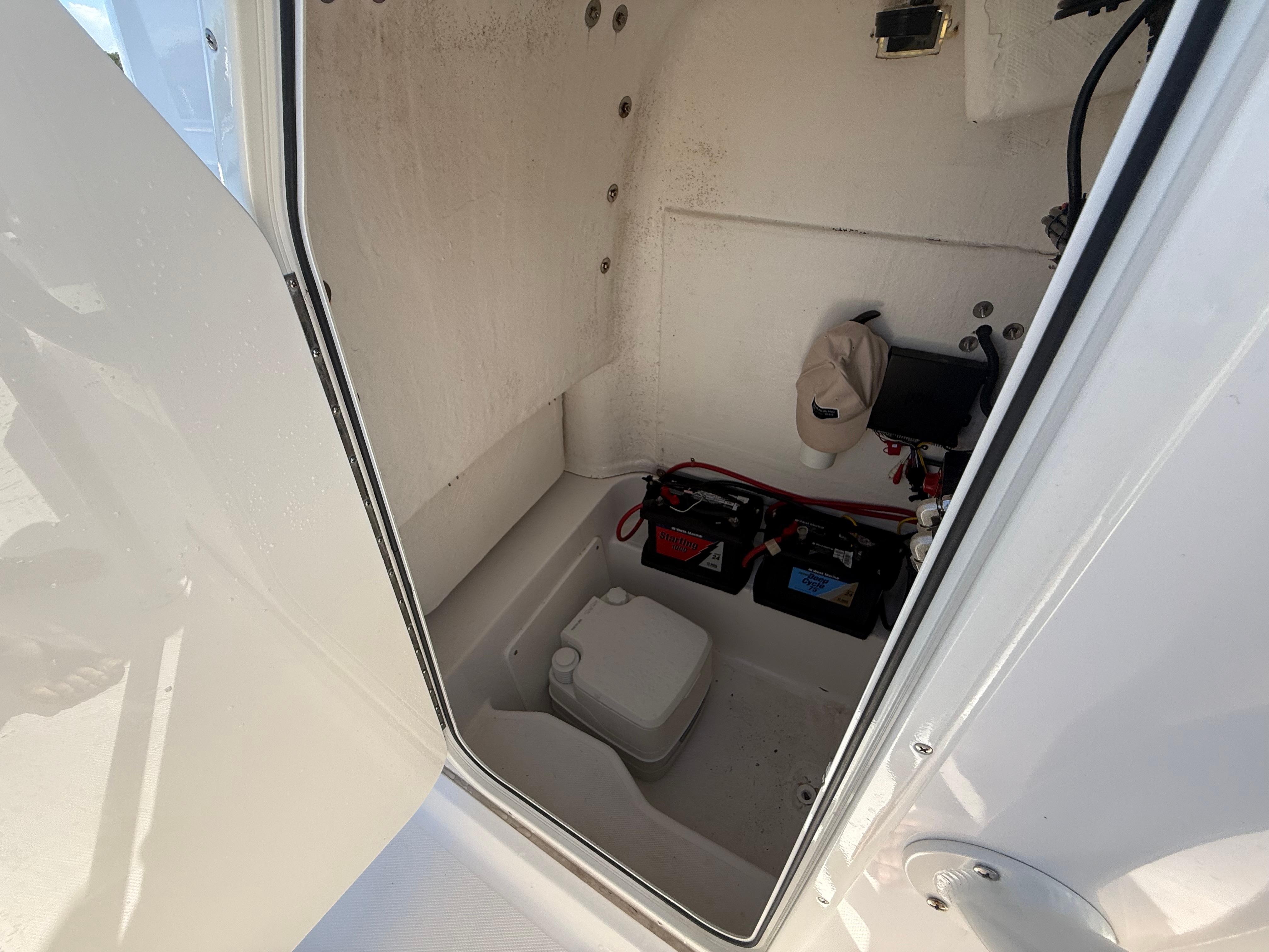 2022-aquasport-2300-center-console-power-9779110-20250502140659791-1_XLARGE