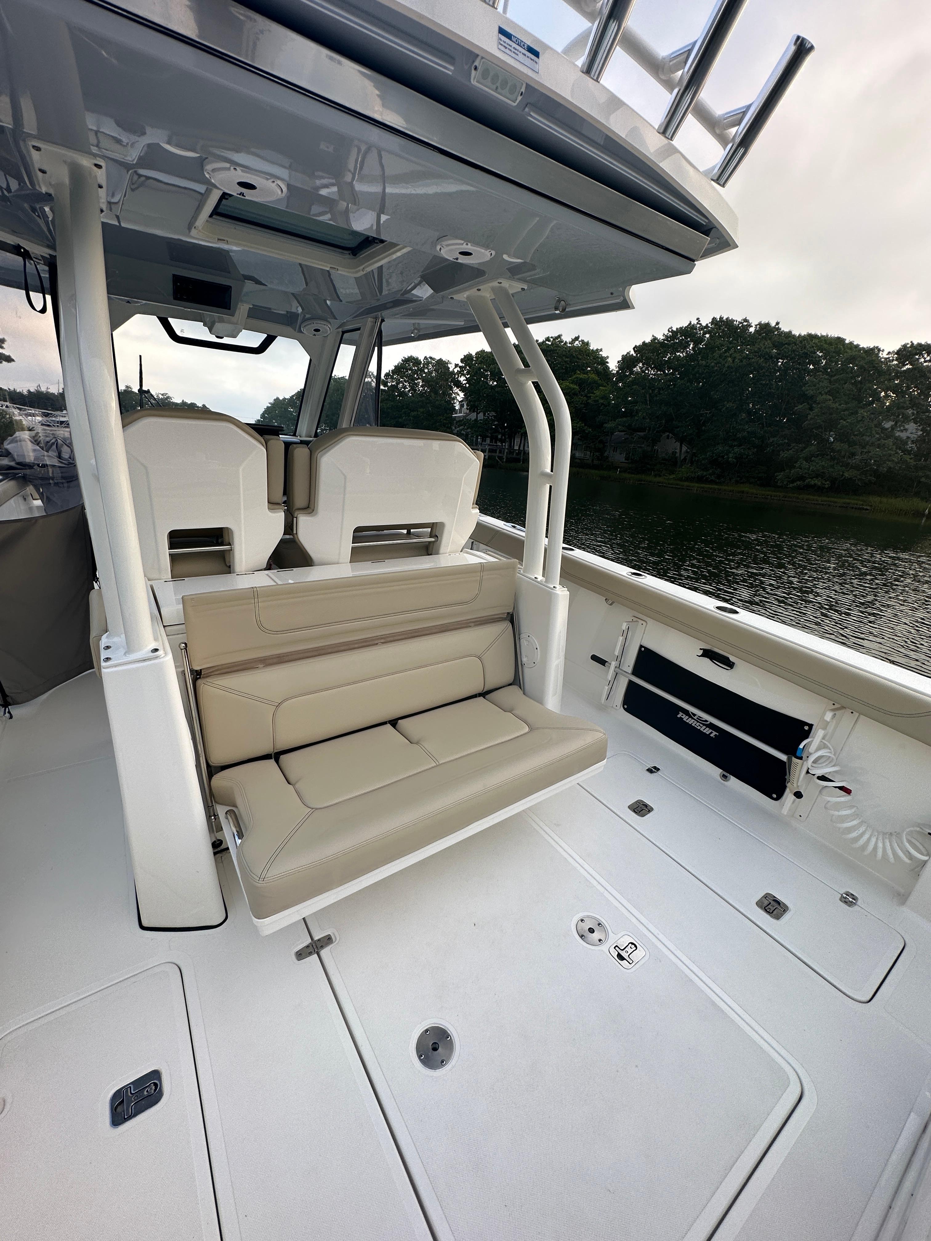 Yacht for Sale 32 Pursuit Yachts Mashpee, MA Denison Yacht Sales