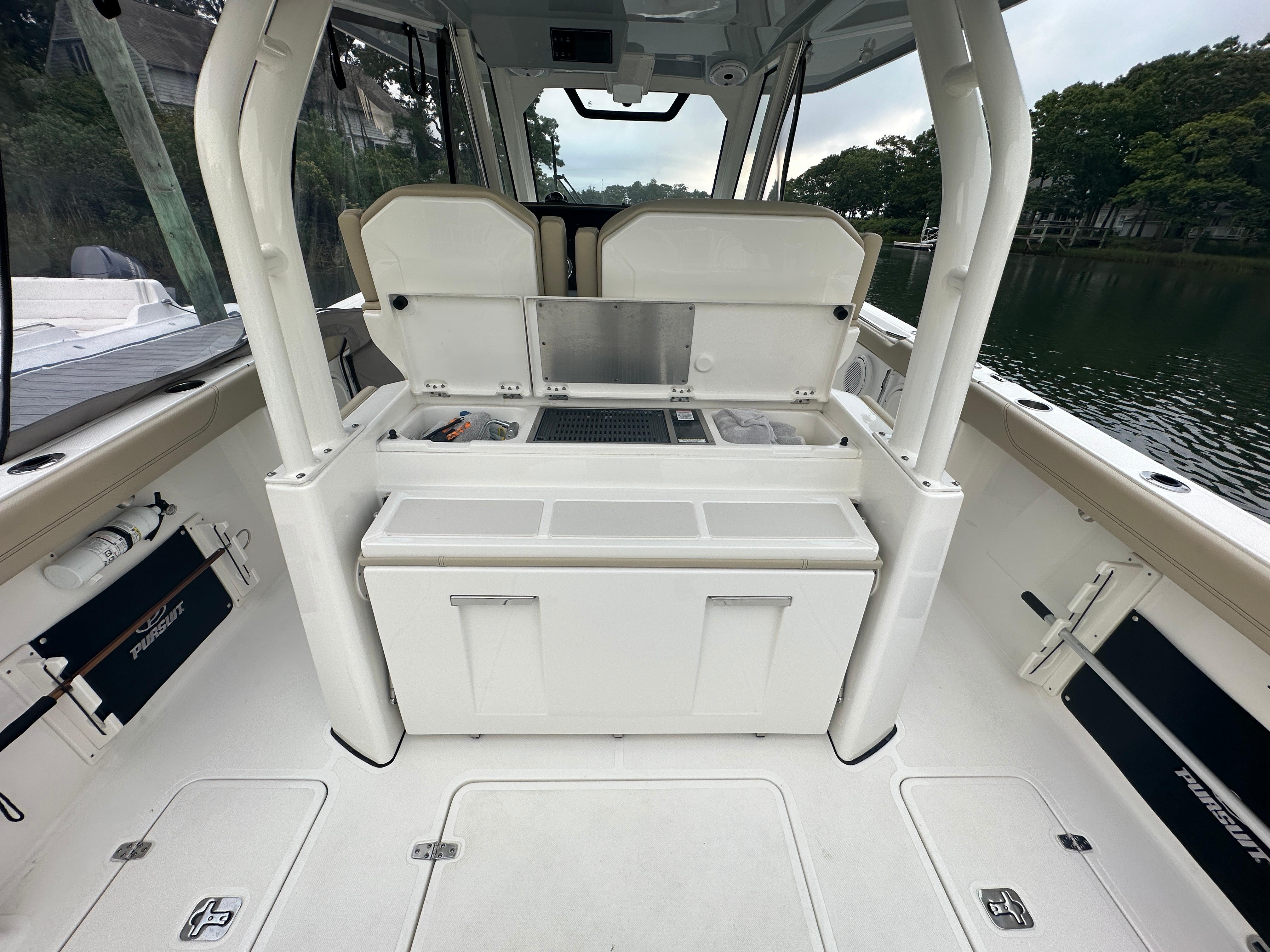 Yacht for Sale 32 Pursuit Yachts Mashpee, MA Denison Yacht Sales